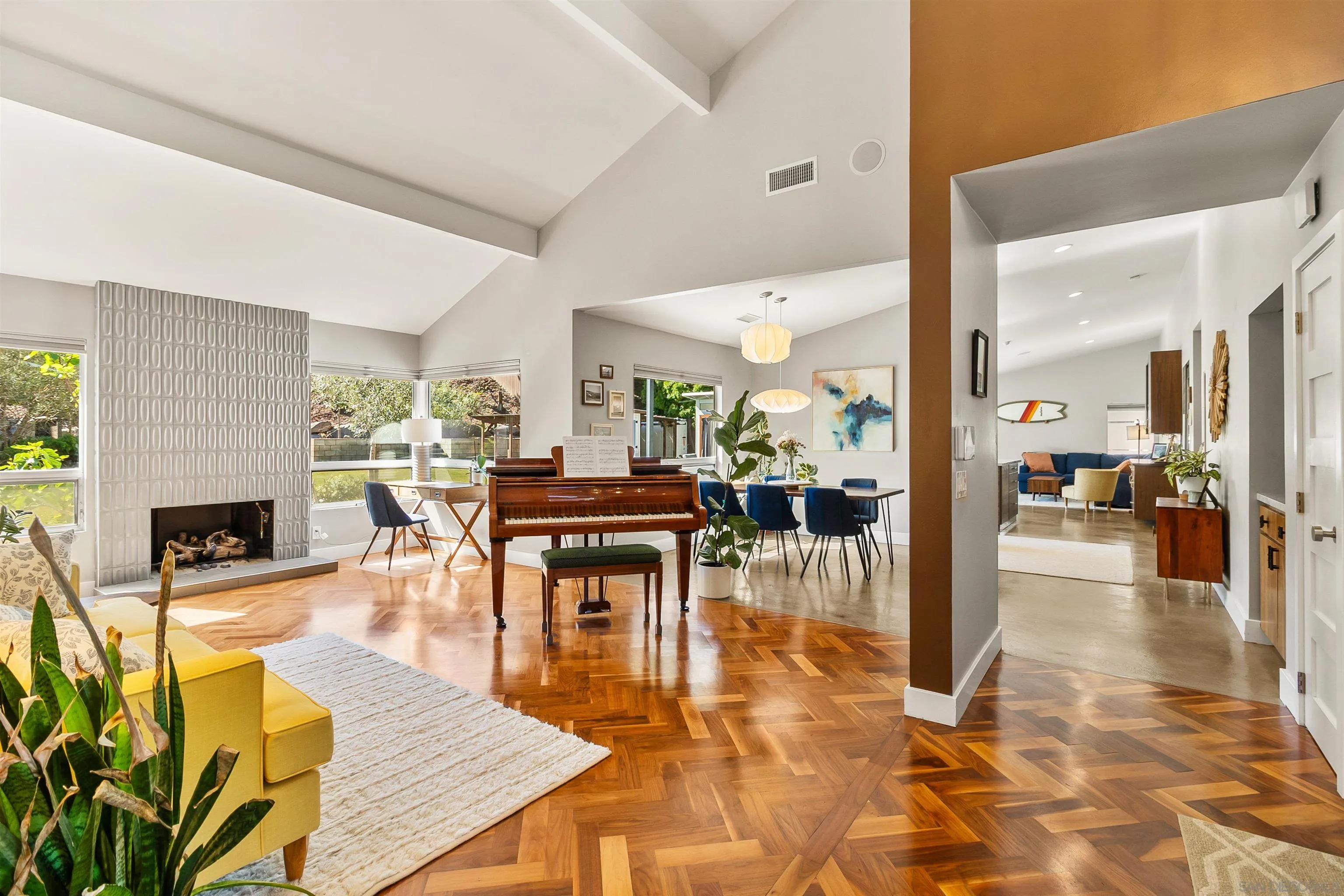 https://cdn.realtyfeed.com/cdn/127/260010999/e527aed69cea7bc70d2e09f20d6f792b.webp
