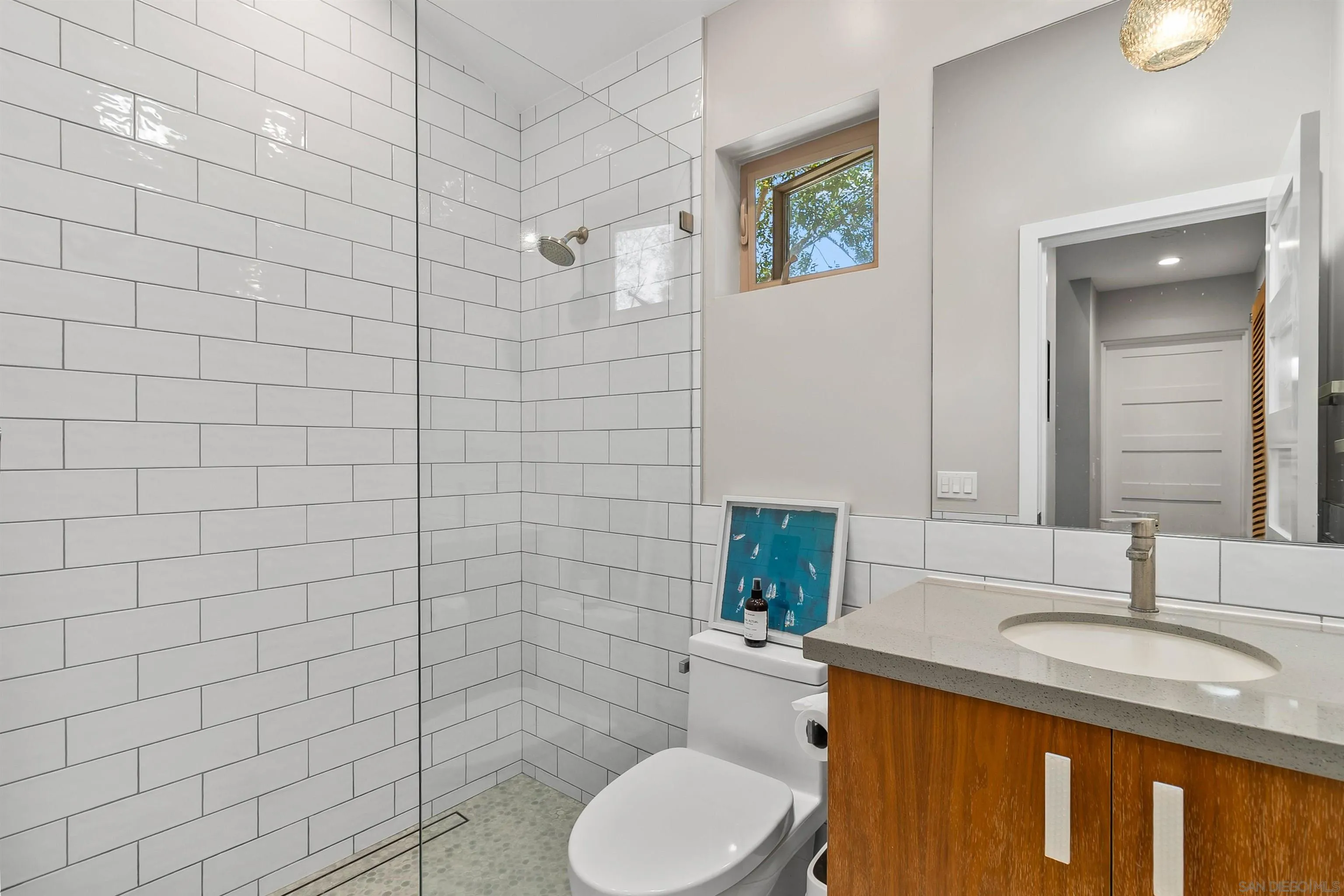 https://cdn.realtyfeed.com/cdn/127/260010999/eb35c736cd4c623fc70871344d8a7d93.webp