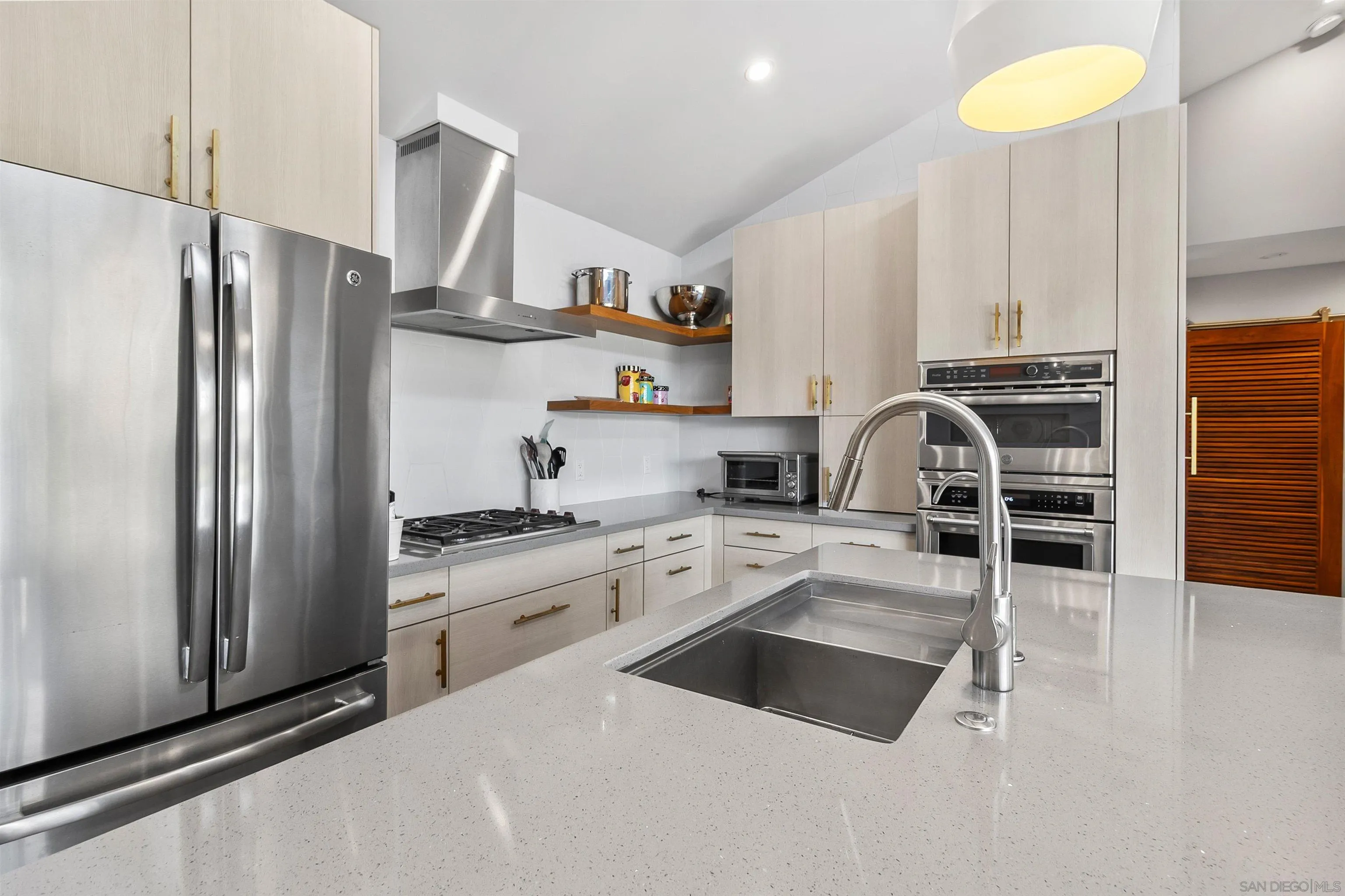 https://cdn.realtyfeed.com/cdn/127/260010999/f89aa222255ae277273570c0d1cabcd0.webp