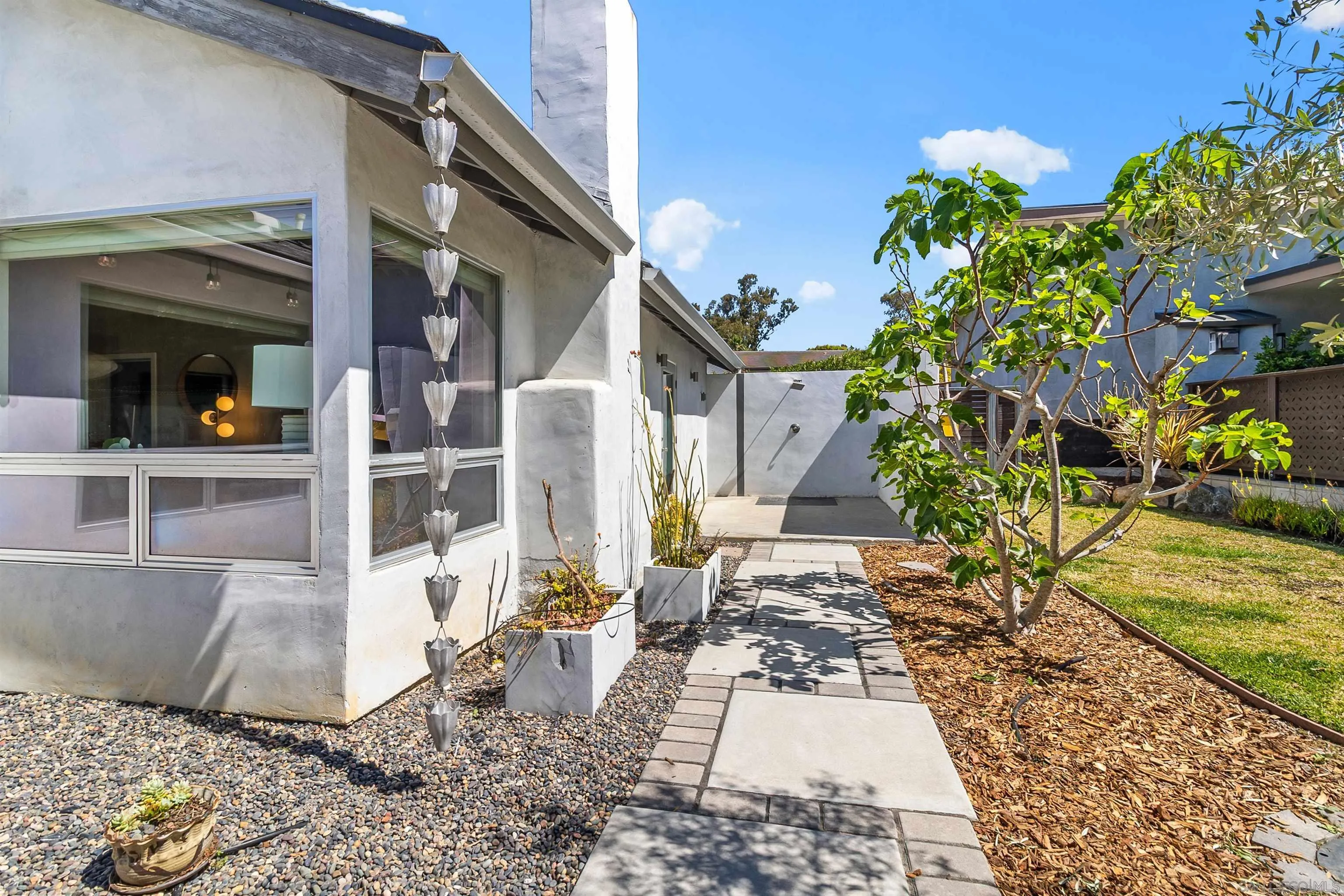 https://cdn.realtyfeed.com/cdn/127/260010999/fb8eeb801e3601999dda8dfde7740f4c.webp