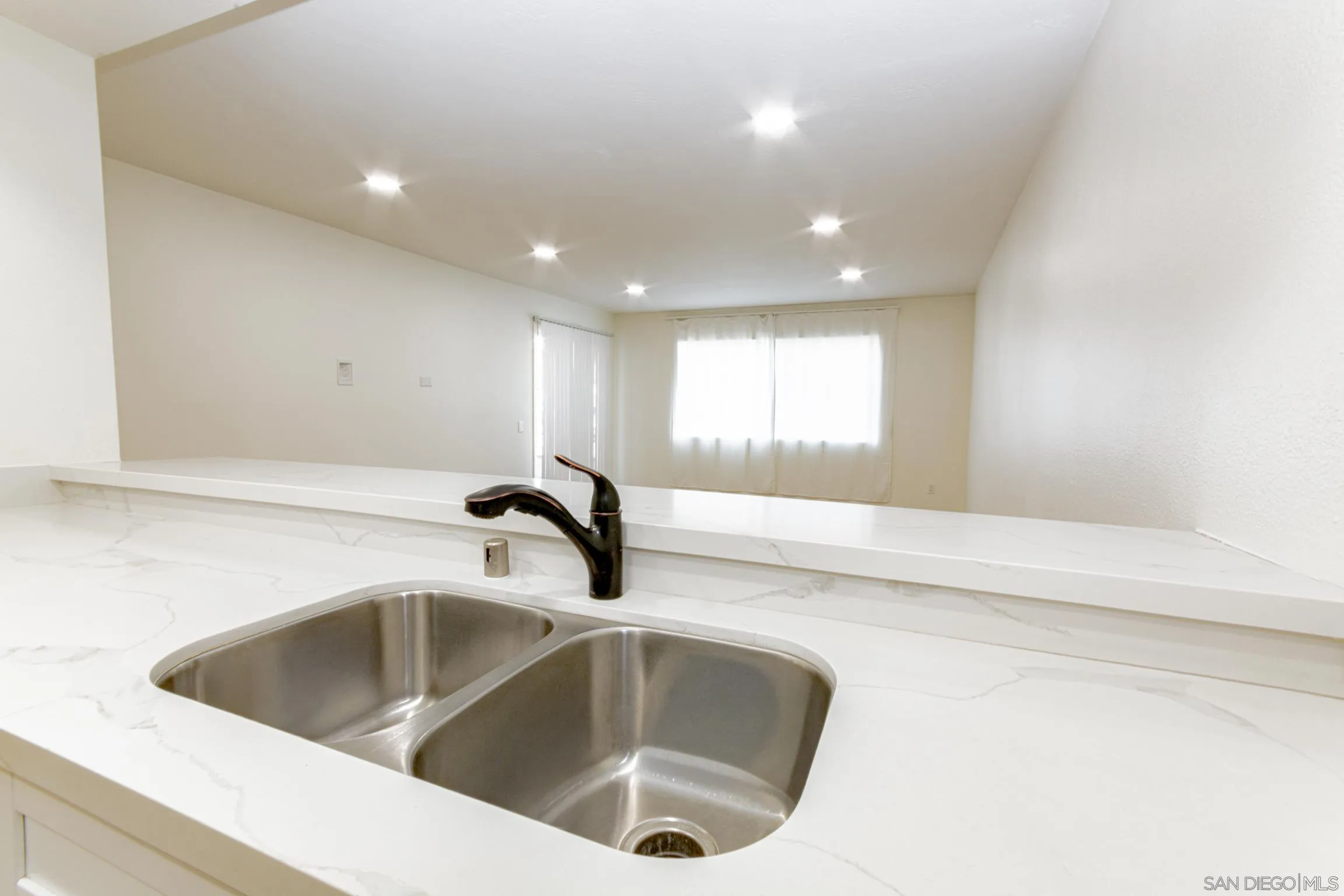 Photo #9: 260011000 Listing: Photo #9