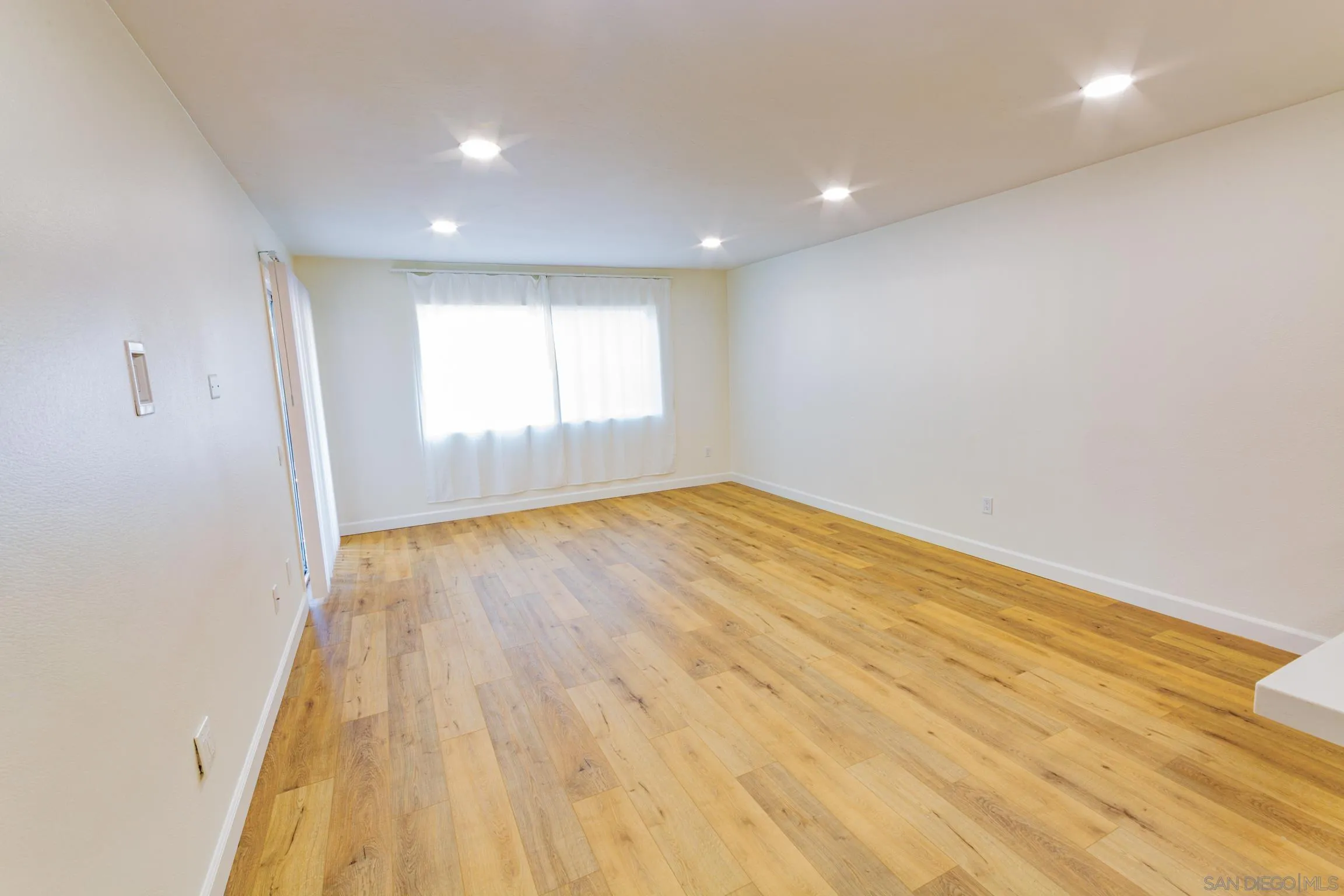 Photo #10: 260011000 Listing: Photo #10