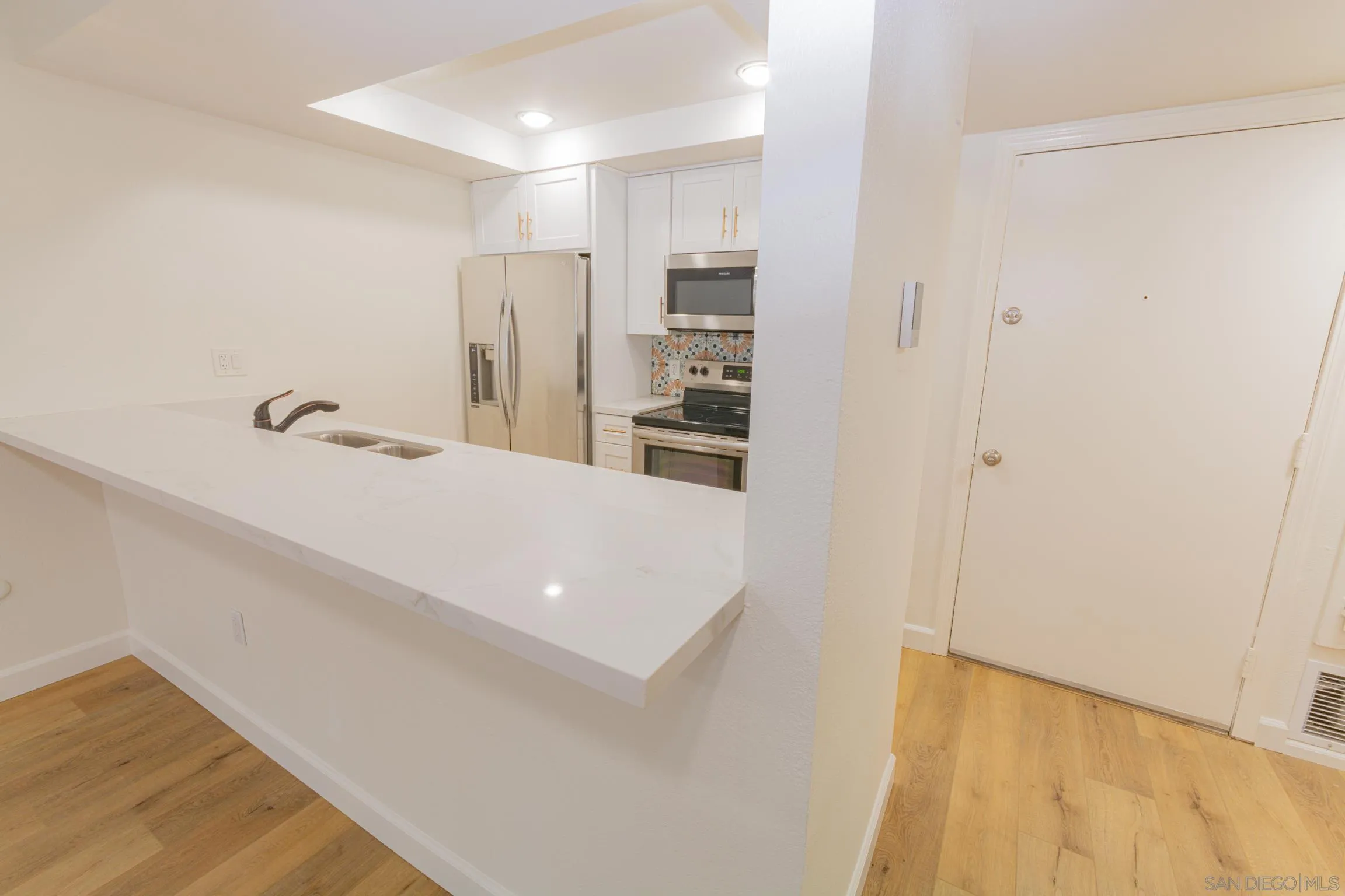 Photo #8: 260011000 Listing: Photo #8