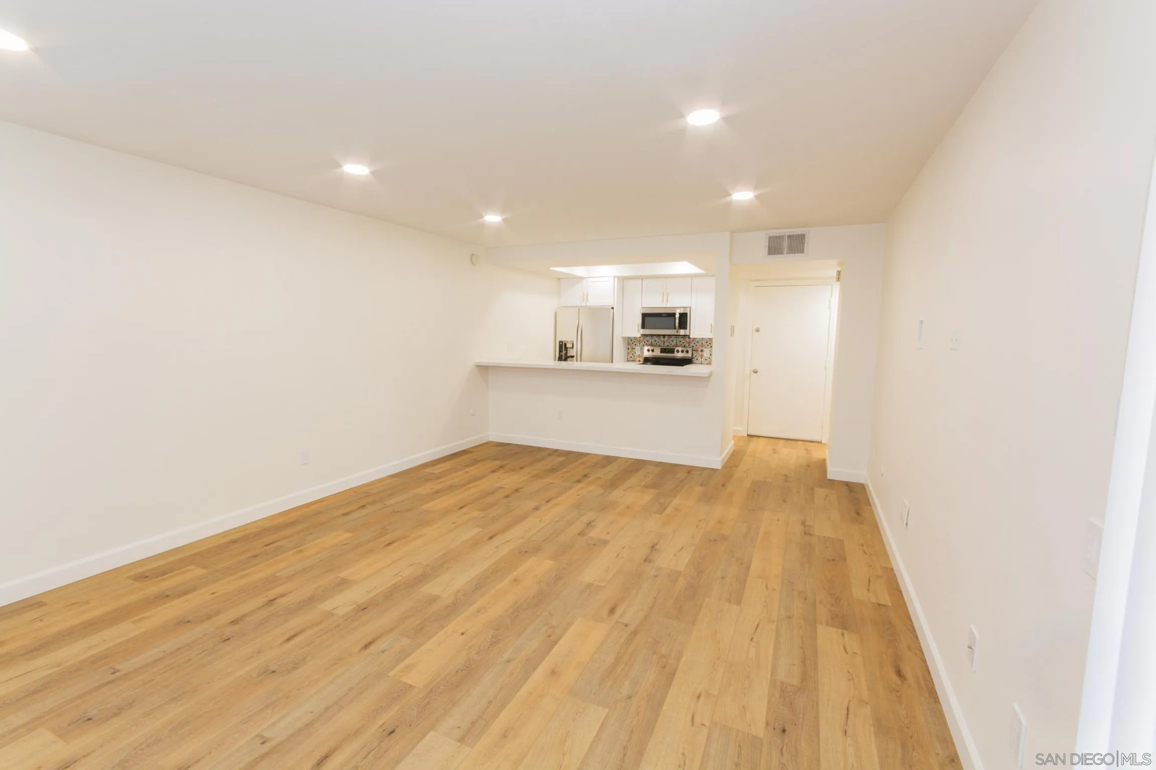 Photo #3: 260011000 Listing: Photo #3