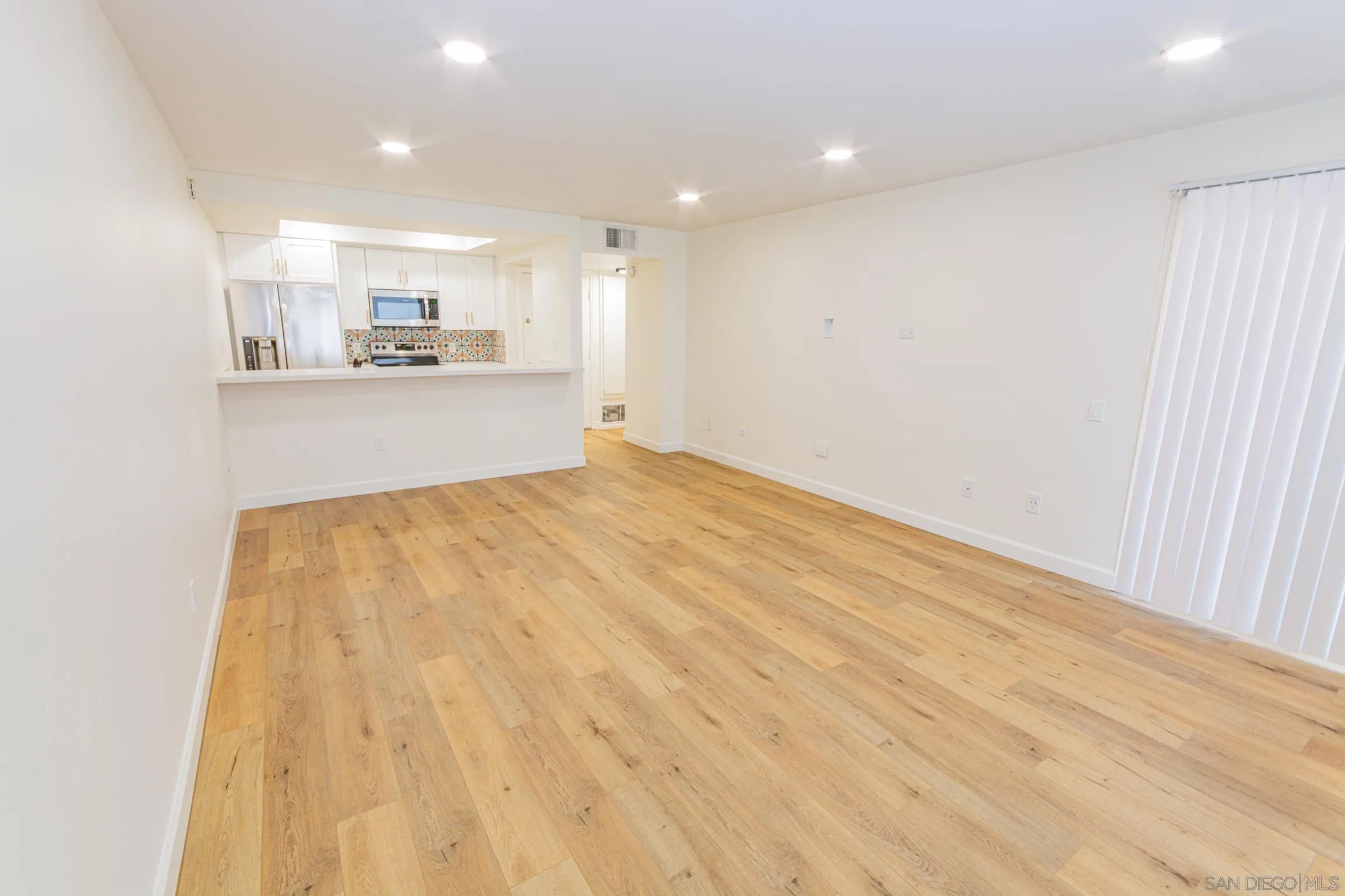 Photo #11: 260011000 Listing: Photo #11