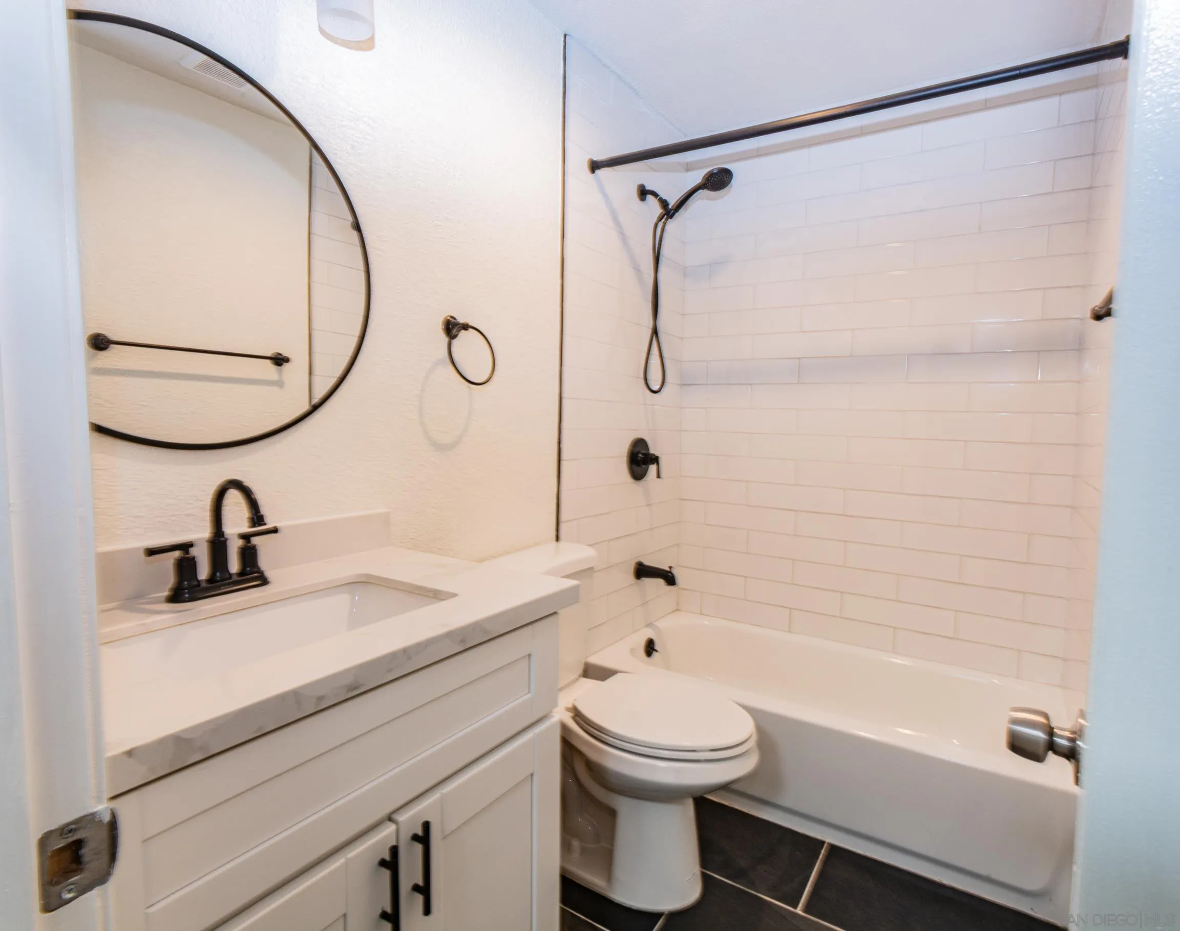 Photo #12: 260011000 Listing: Photo #12