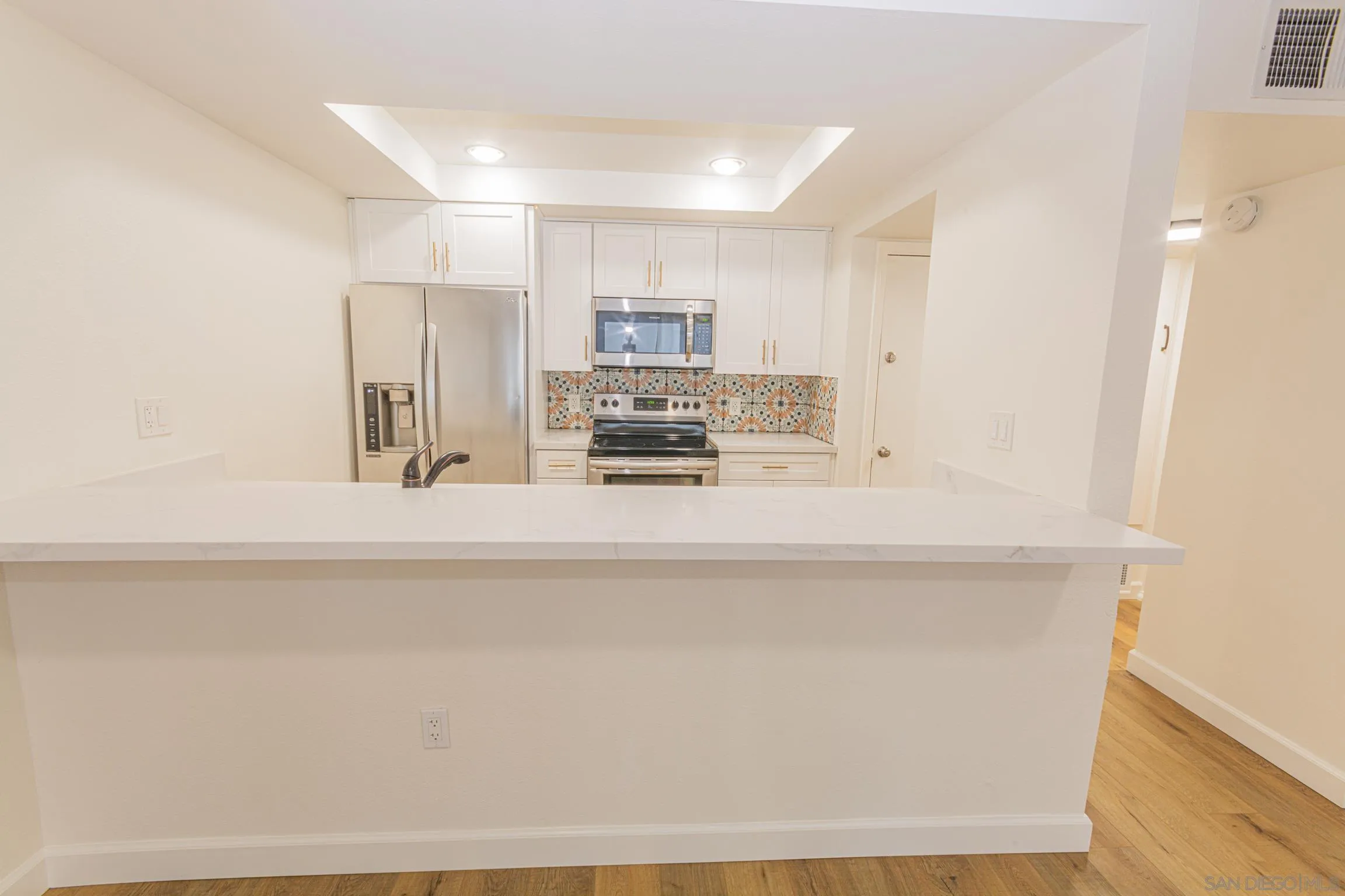 Photo #6: 260011000 Listing: Photo #6
