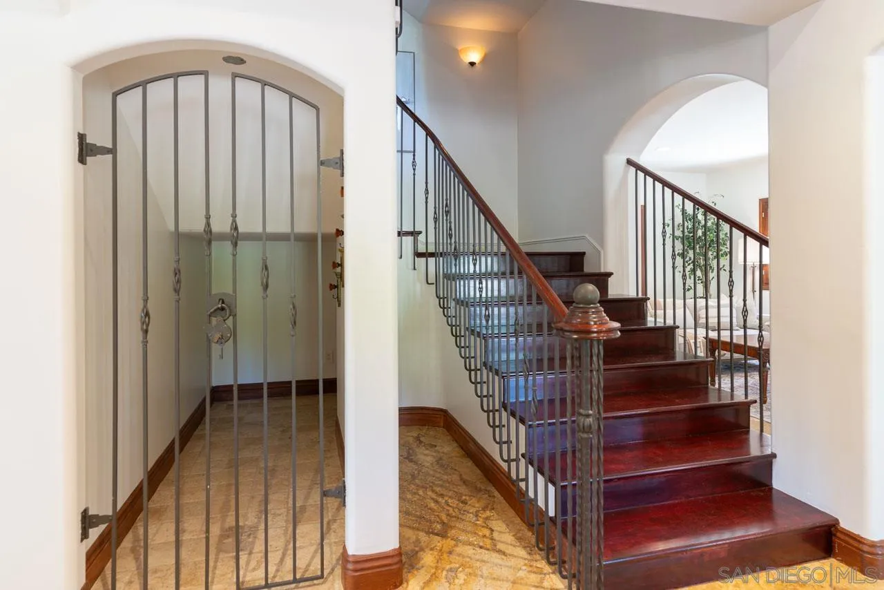 https://cdn.realtyfeed.com/cdn/127/260011001/1c5c5f92ff657de6836fd43ce7d12cf7.webp