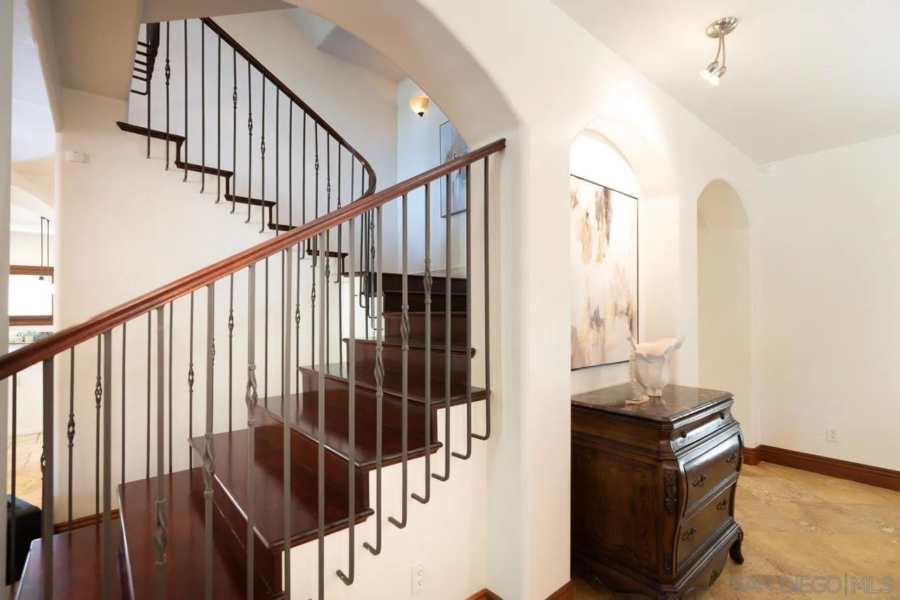 https://cdn.realtyfeed.com/cdn/127/260011001/31e28f4ac8663231f2466554b7ce0c5c.webp