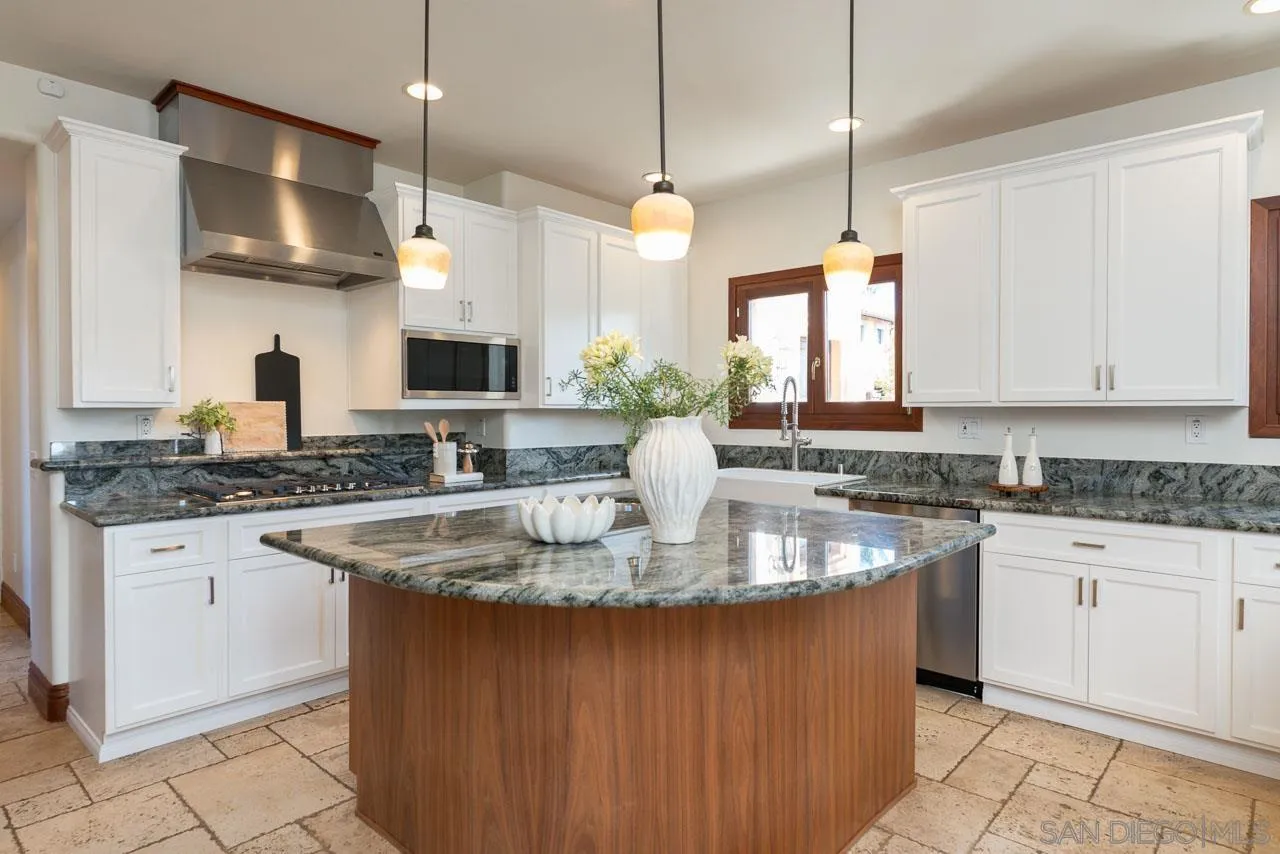 https://cdn.realtyfeed.com/cdn/127/260011001/d51d48d10817735c855a6334c4152c99.webp