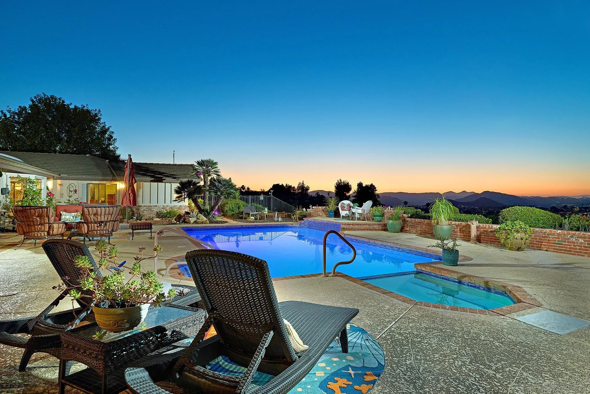 https://cdn.realtyfeed.com/cdn/127/260011002/4da434e5b435248d986300bd52eac3ec.webp