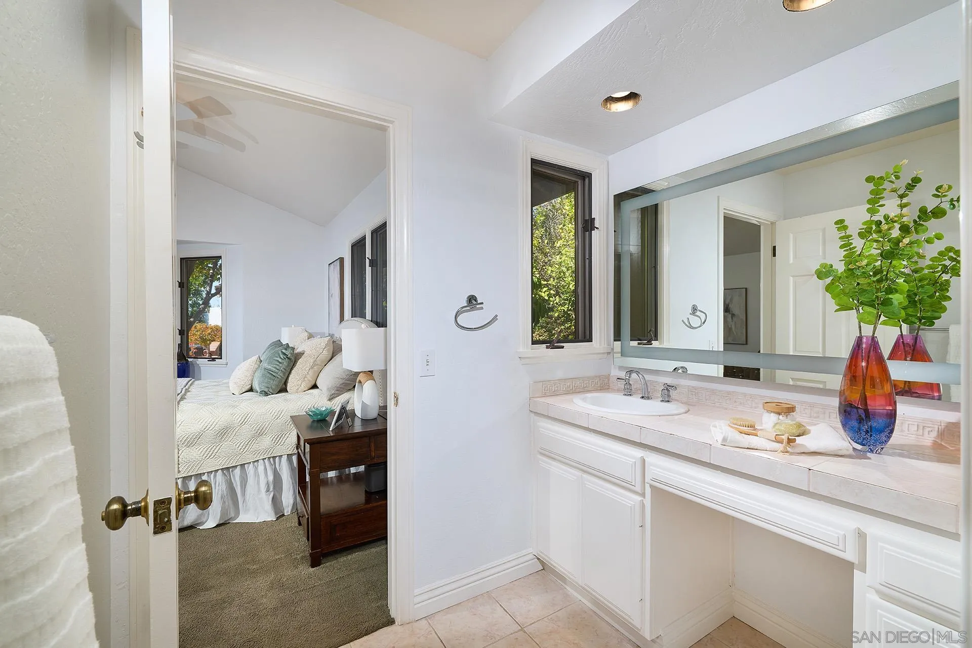 https://cdn.realtyfeed.com/cdn/127/260011002/7714cac8b71231e42e8906322ddf2ea9.webp