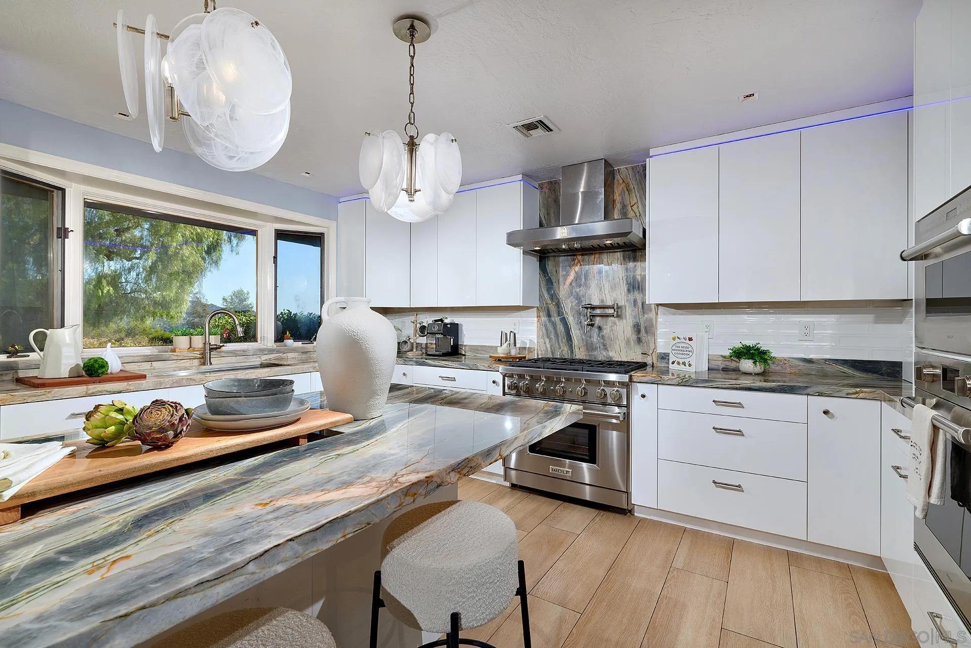 https://cdn.realtyfeed.com/cdn/127/260011002/d59f713bf2353f717bde6b1cadbe3f0c.webp