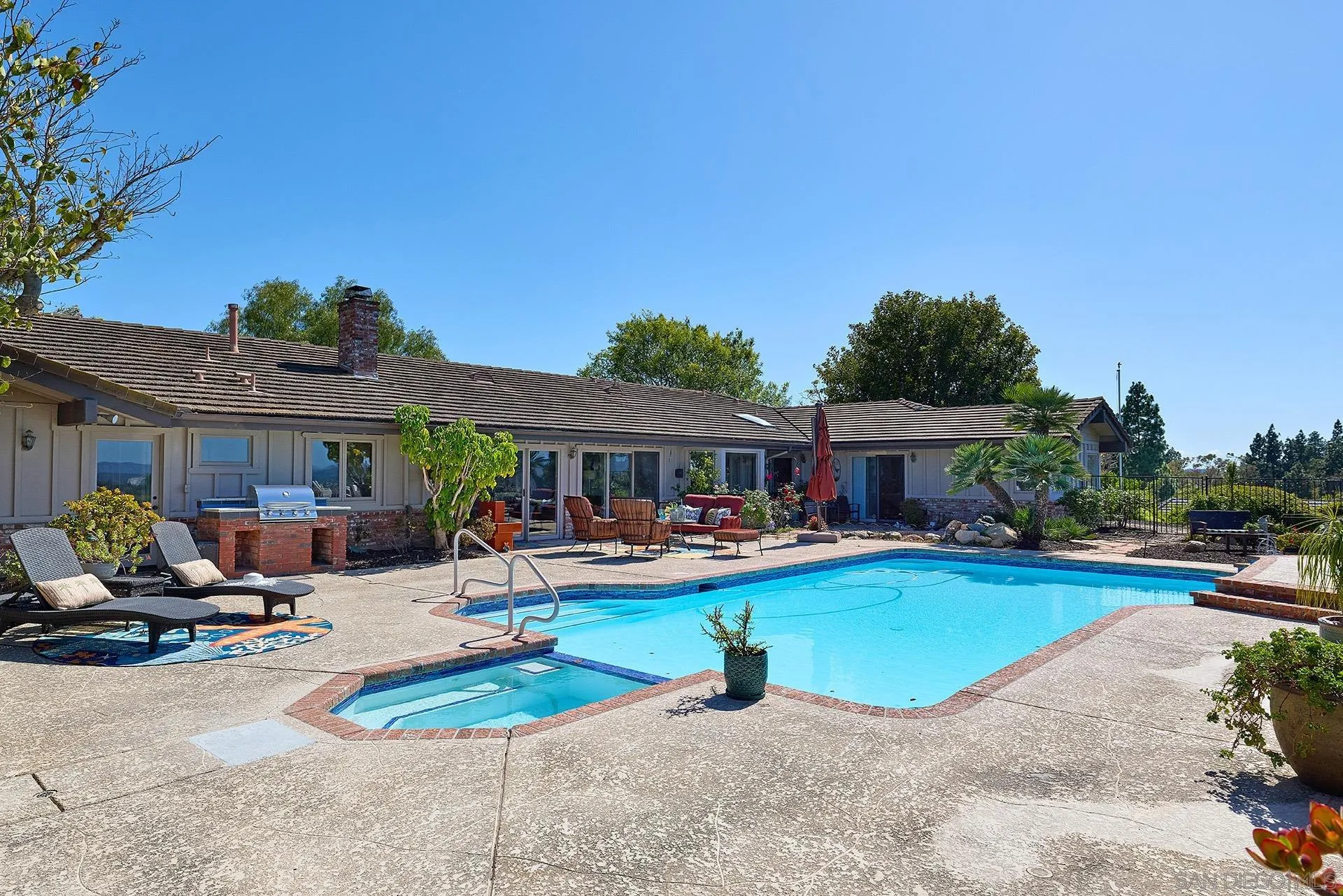 https://cdn.realtyfeed.com/cdn/127/260011002/f45507591b7e3fe0fa484127c59ec2c5.webp