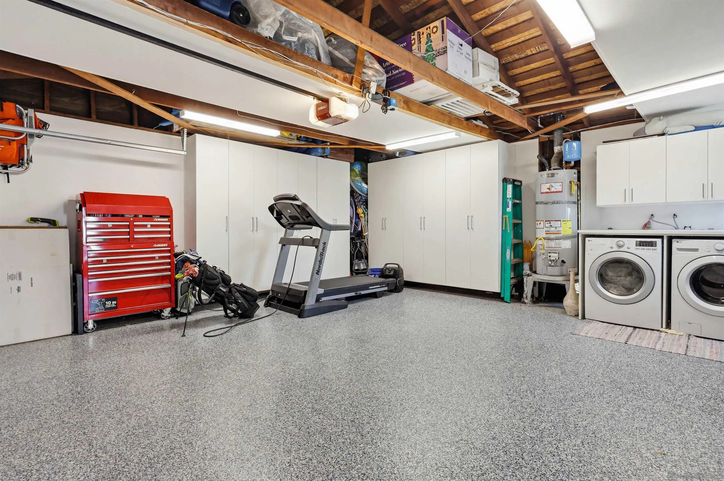 https://cdn.realtyfeed.com/cdn/127/260011003/17979678faf27f8bb4dade3500cb0c2a.webp