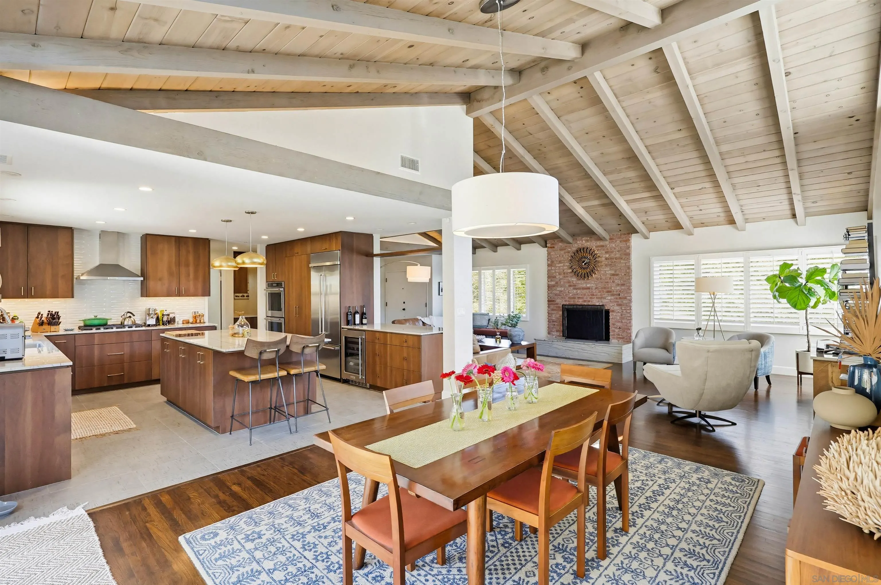 https://cdn.realtyfeed.com/cdn/127/260011003/348cf12656aa0ed5825630dd2d073b9b.webp