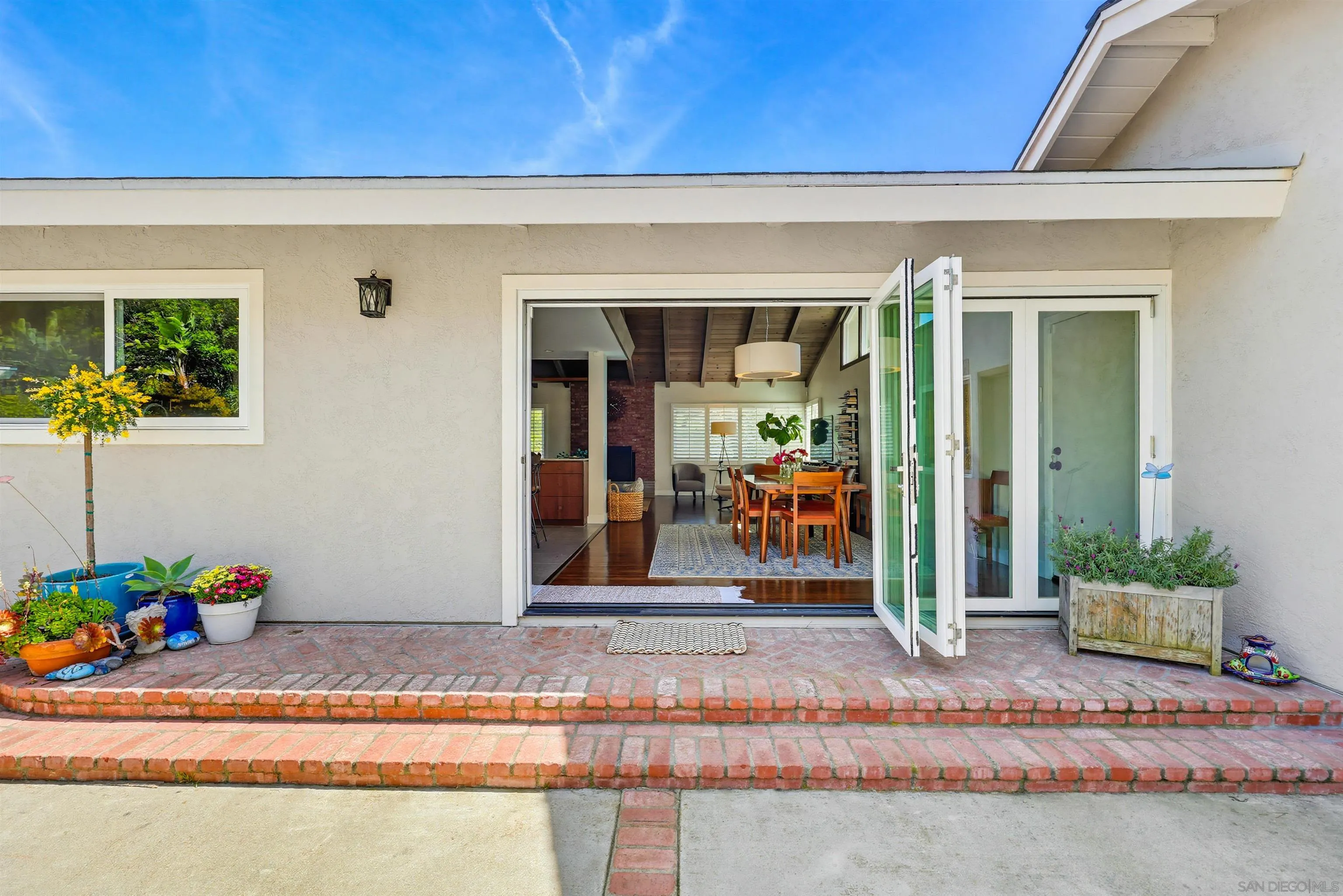 https://cdn.realtyfeed.com/cdn/127/260011003/5a5377d6666aba088a29fde532089cef.webp