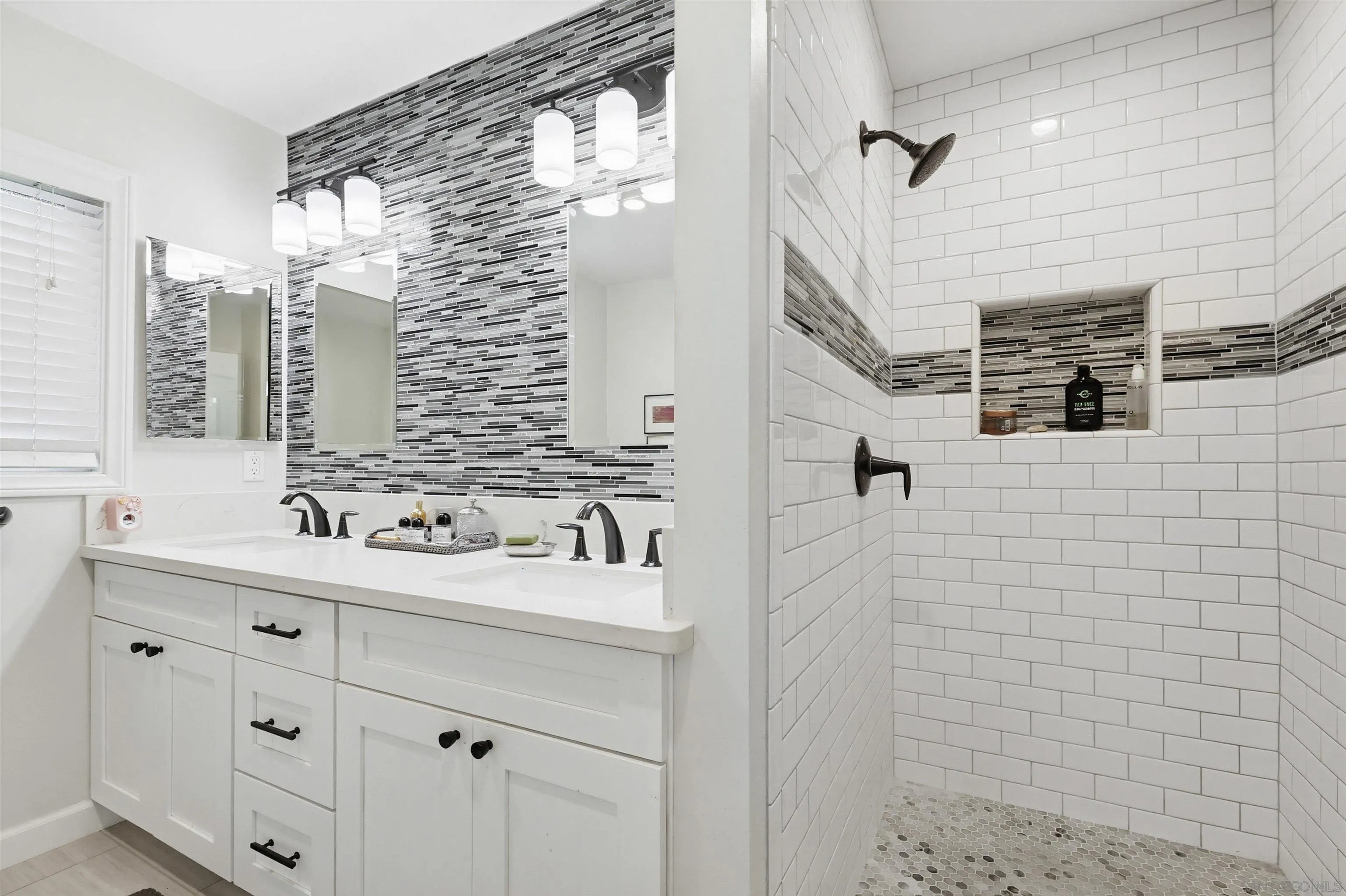 https://cdn.realtyfeed.com/cdn/127/260011003/652a8a5dbb1b681b047cf72b2d6e5fcb.webp