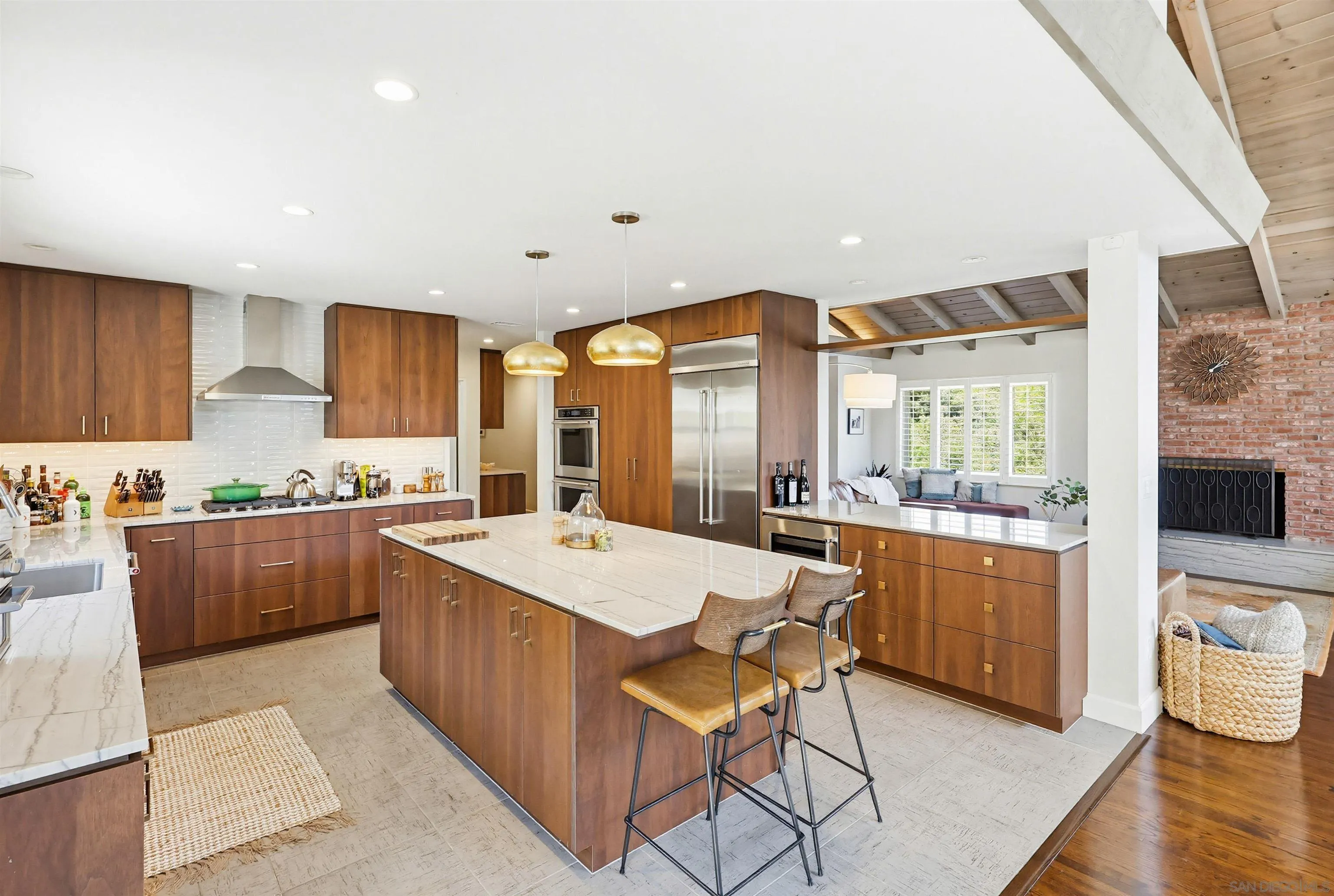 https://cdn.realtyfeed.com/cdn/127/260011003/6650a6e3583294493c83149886ef6e70.webp