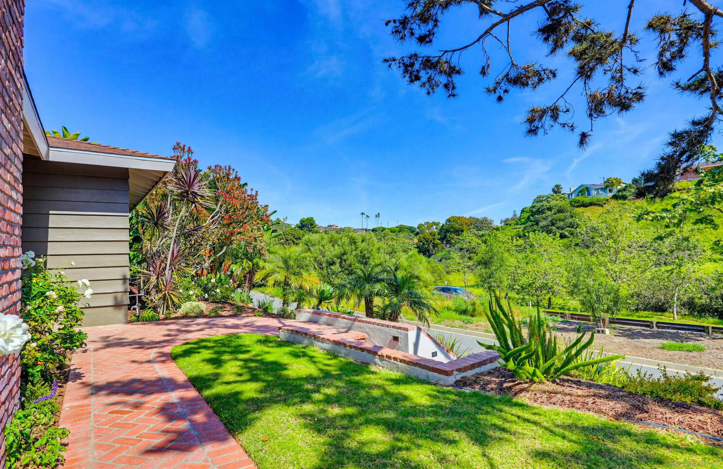 https://cdn.realtyfeed.com/cdn/127/260011003/9be597ec8ca8147ee46b2cad4fe6c731.webp