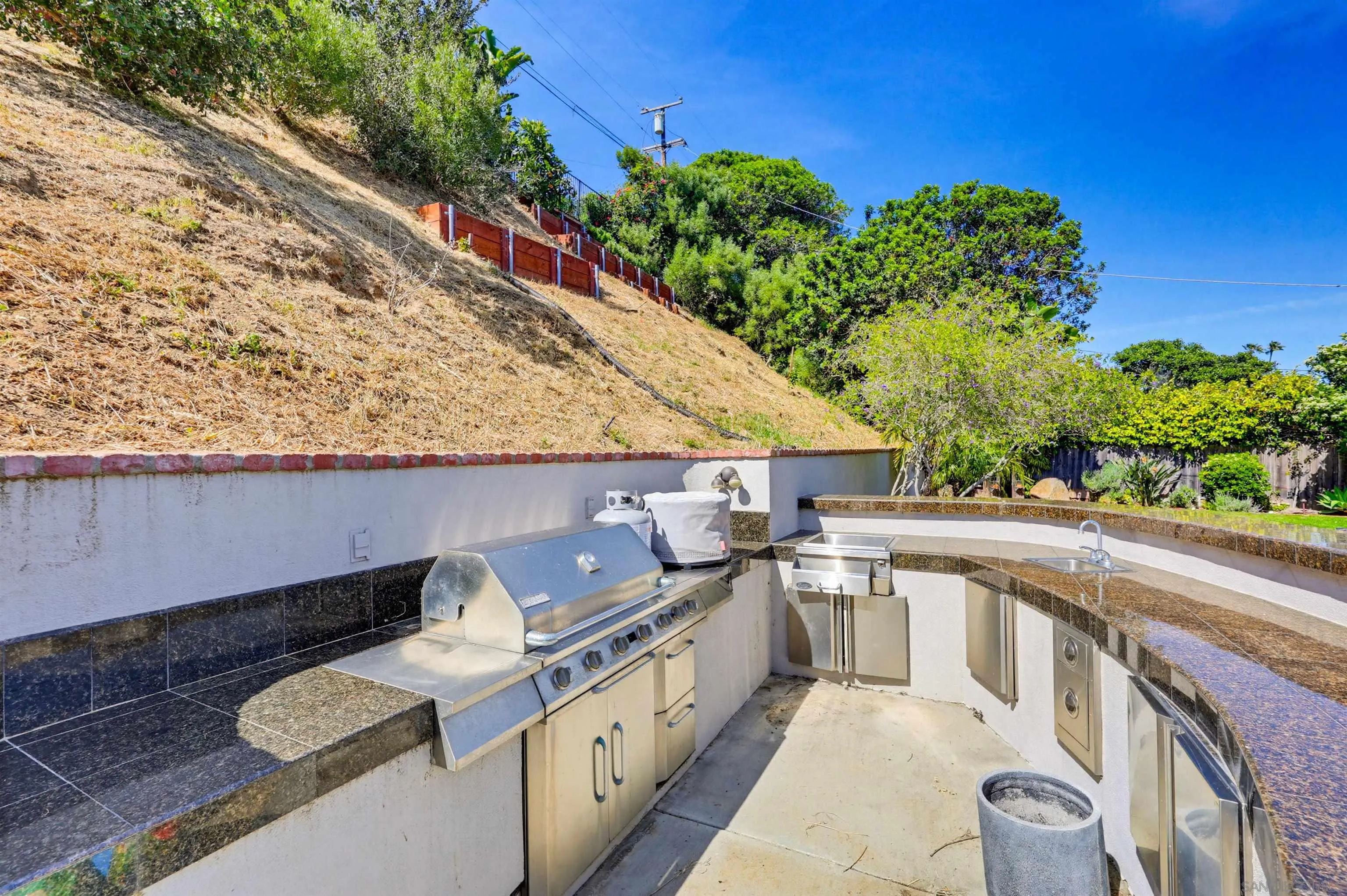 https://cdn.realtyfeed.com/cdn/127/260011003/ccf056248563020b07f052a8db4f7ec9.webp