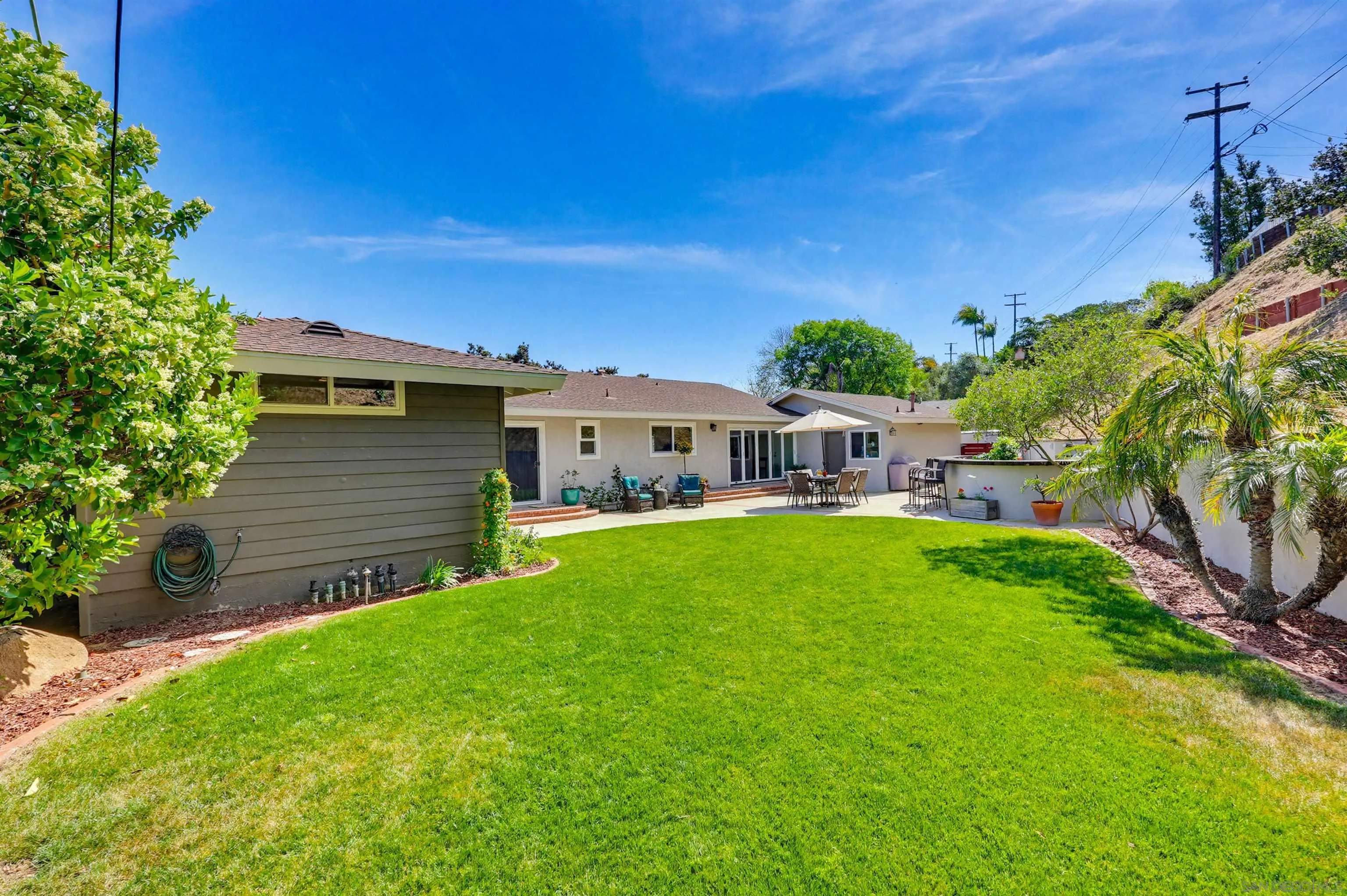 https://cdn.realtyfeed.com/cdn/127/260011003/e19d8f970383bc7dac7d0bd9541bef47.webp