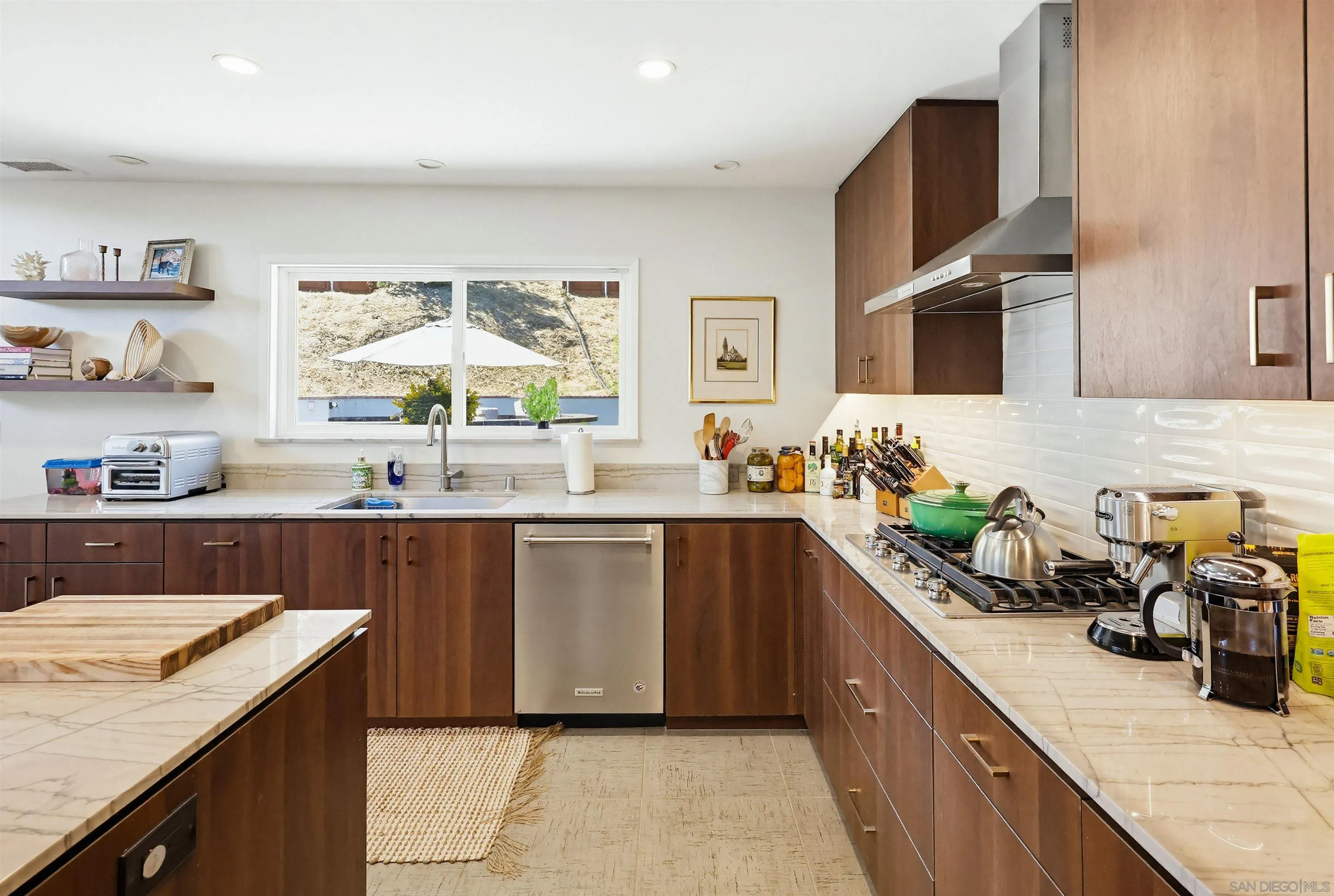 https://cdn.realtyfeed.com/cdn/127/260011003/ec0e06e0c235a0fdf983f759103dceff.webp
