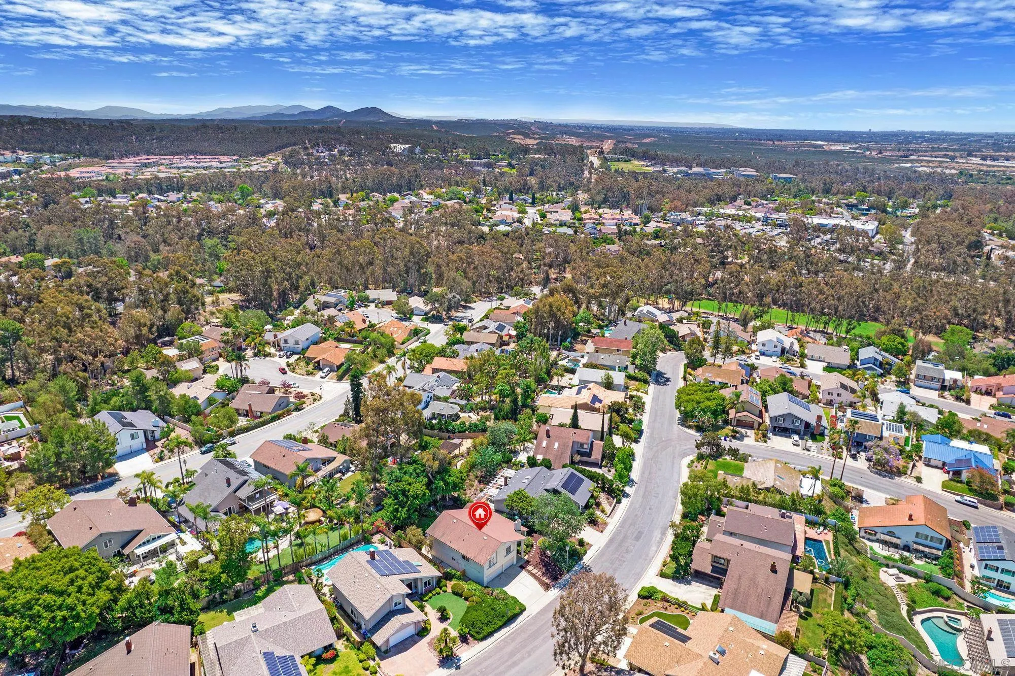 https://cdn.realtyfeed.com/cdn/127/260011008/44e3a3b8612bb0438e7f498ed7f856c0.webp