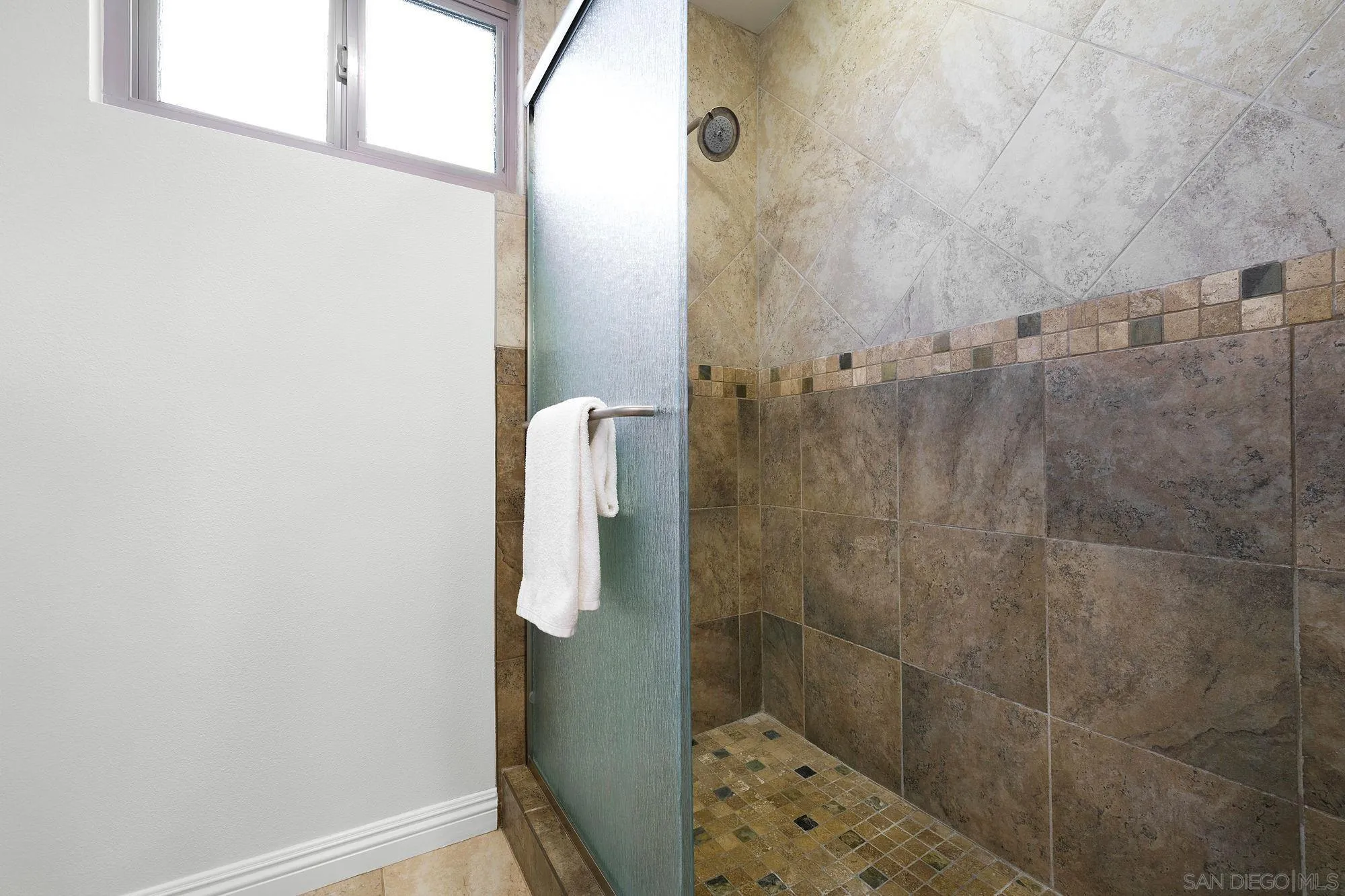 https://cdn.realtyfeed.com/cdn/127/260011008/8151c2cd83d88cf53c162f18301673ce.webp