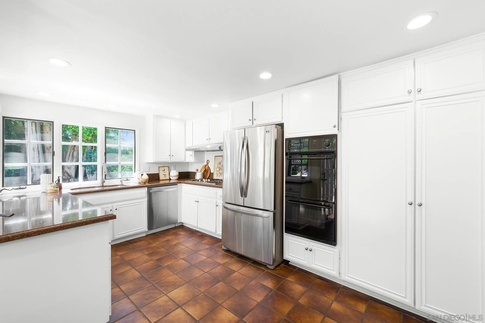 https://cdn.realtyfeed.com/cdn/127/260011008/bf8d06b2d8653ca6e10da4b99a0675d1.webp