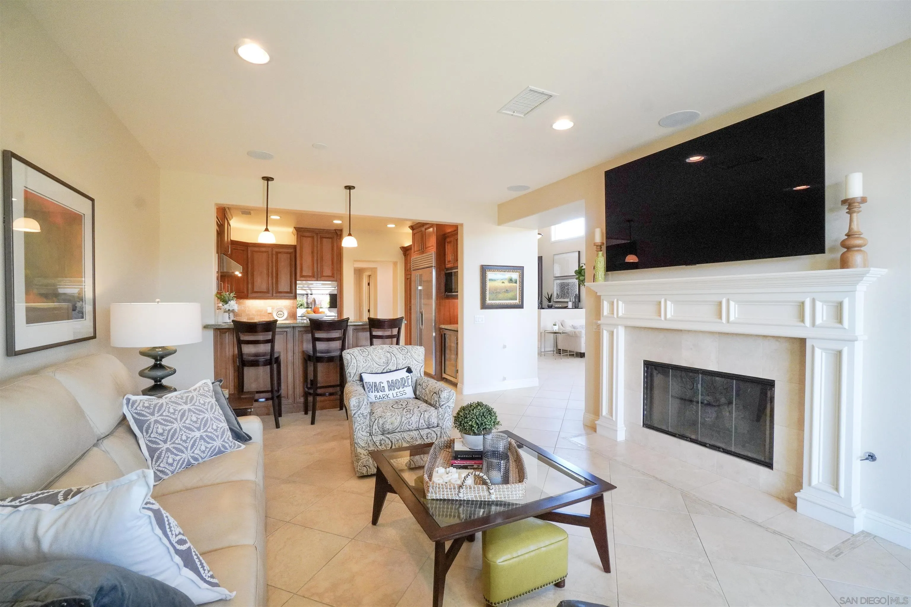 https://cdn.realtyfeed.com/cdn/127/260011009/8f682f828131ab873f89d469a7bca3d9.webp
