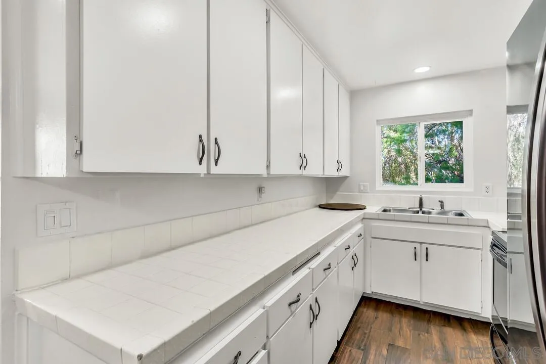 https://cdn.realtyfeed.com/cdn/127/260011014/08223403f0f64033bea0f505bed62aed.webp