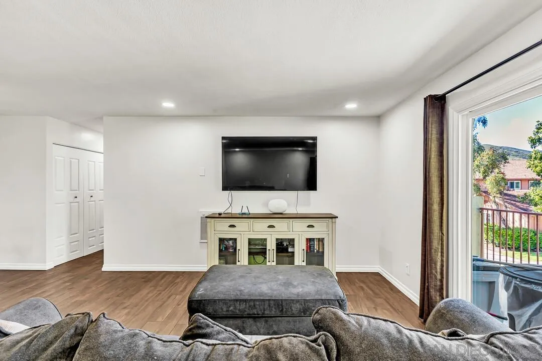 https://cdn.realtyfeed.com/cdn/127/260011014/afa85a0342ab48c6f8b062f375bcbc84.webp