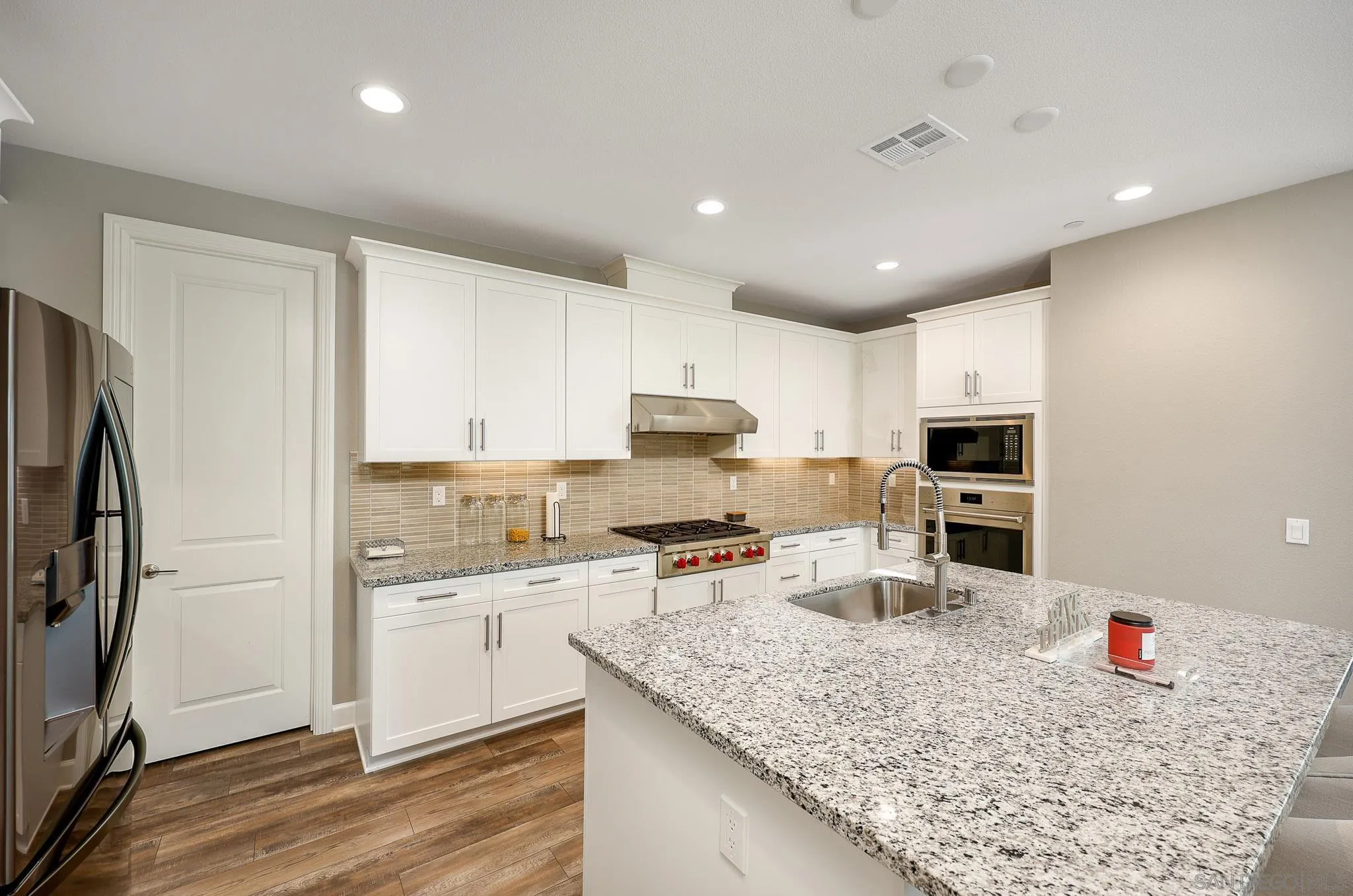 https://cdn.realtyfeed.com/cdn/127/260011016/3435a3a93b2b6aba66790d3ce8d4e941.webp
