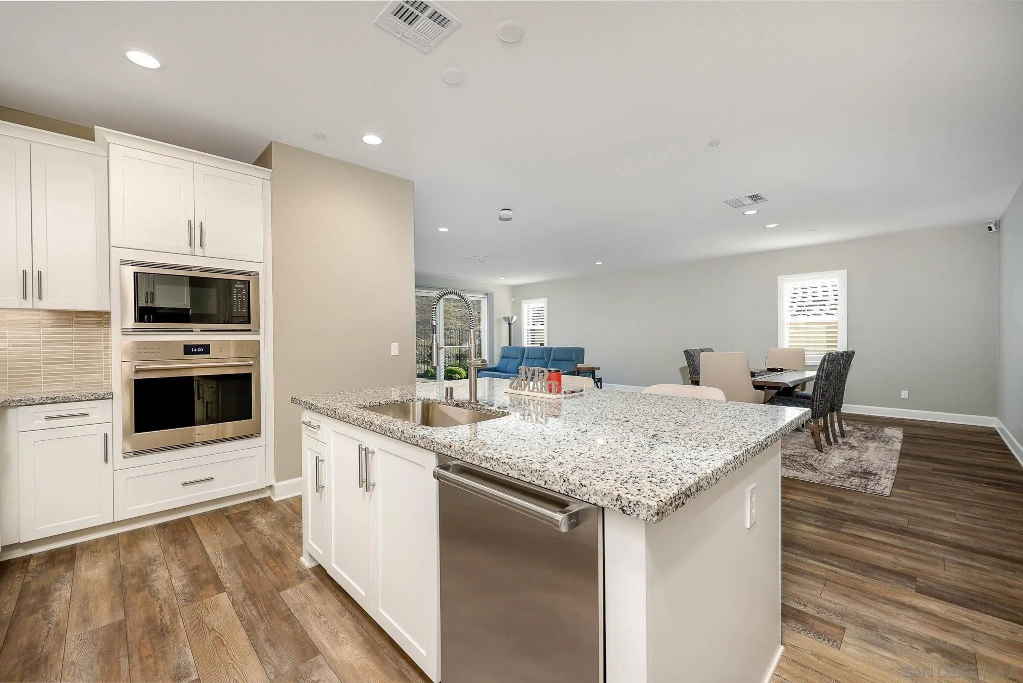 https://cdn.realtyfeed.com/cdn/127/260011016/510a3e6a81e5944244f0f4002e2cdf3c.webp