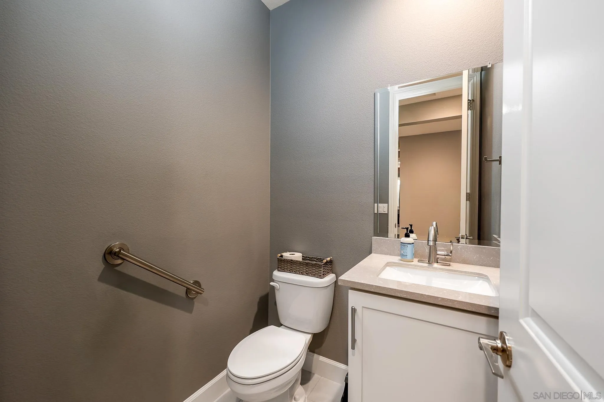 https://cdn.realtyfeed.com/cdn/127/260011016/f3661e020f40bf38a98d17a35ae077b8.webp