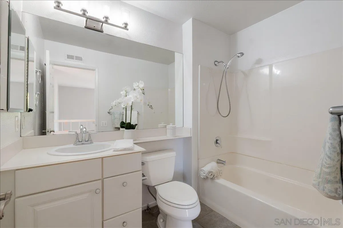 https://cdn.realtyfeed.com/cdn/127/260011017/01a27afdc7d0781e7bf690f41e16db82.webp