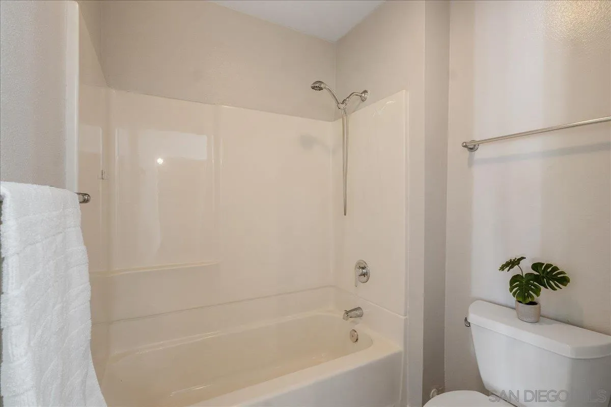 https://cdn.realtyfeed.com/cdn/127/260011017/e5cd22f9d2ea5d6f47c4b5f2b295170e.webp