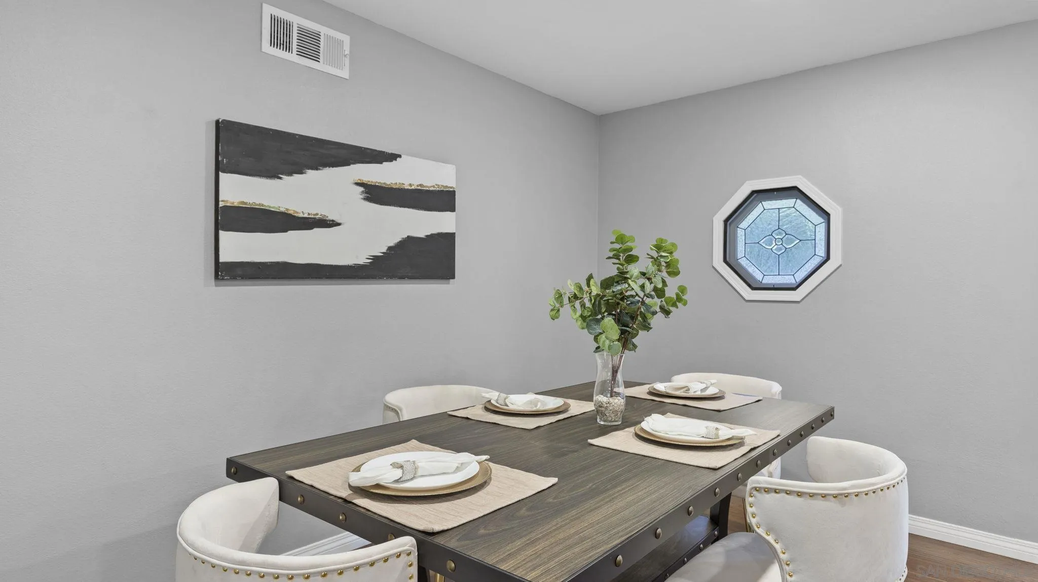 https://cdn.realtyfeed.com/cdn/127/260011018/33b0ff5ccbabcf1c647641e4a0f44e7c.webp