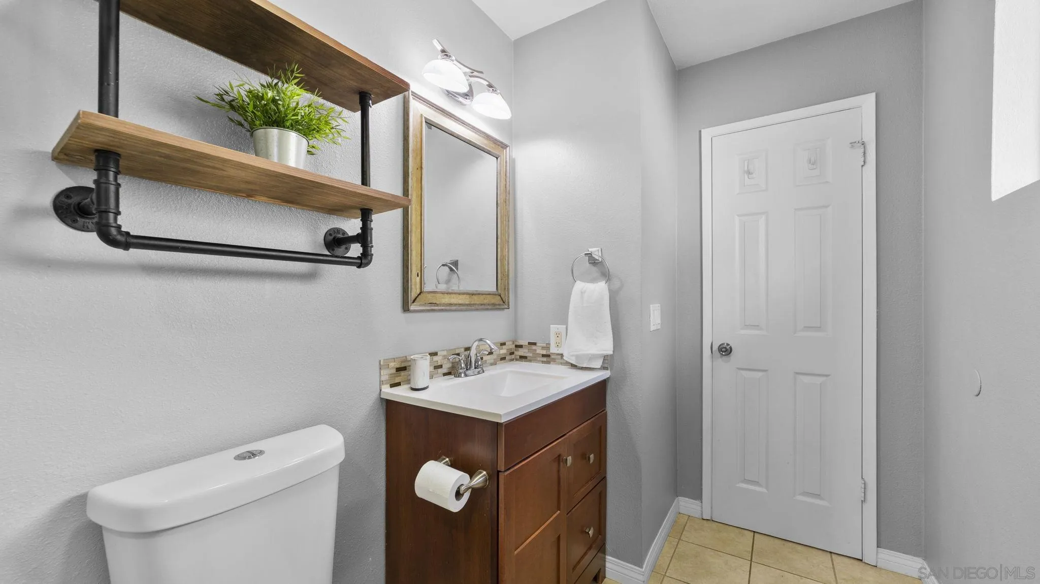 https://cdn.realtyfeed.com/cdn/127/260011018/42e3d6f8c5f4a4e76ababd5a9ff6ccf8.webp