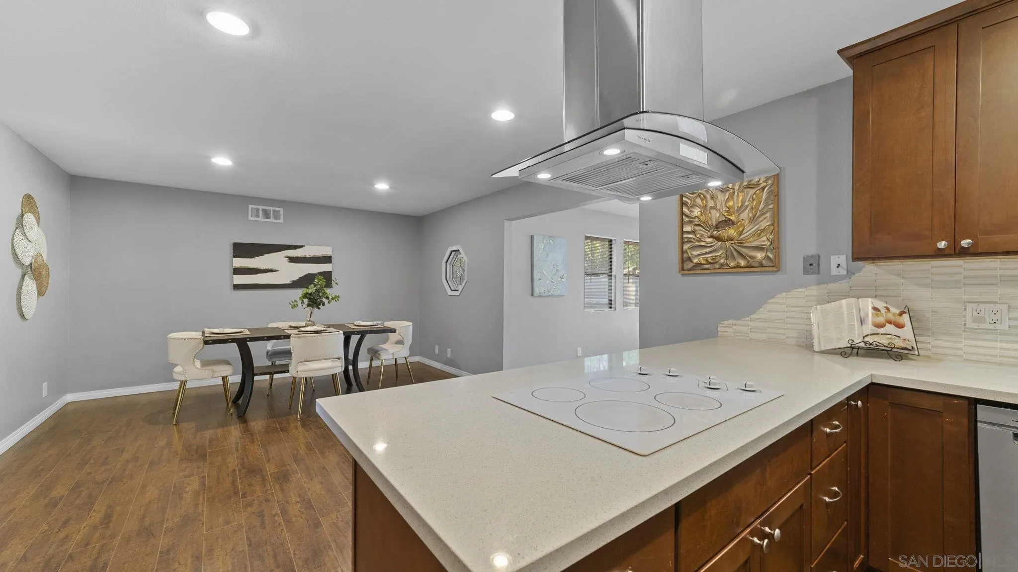https://cdn.realtyfeed.com/cdn/127/260011018/55e18d500e9cc537fb399f6d7c7fd648.webp