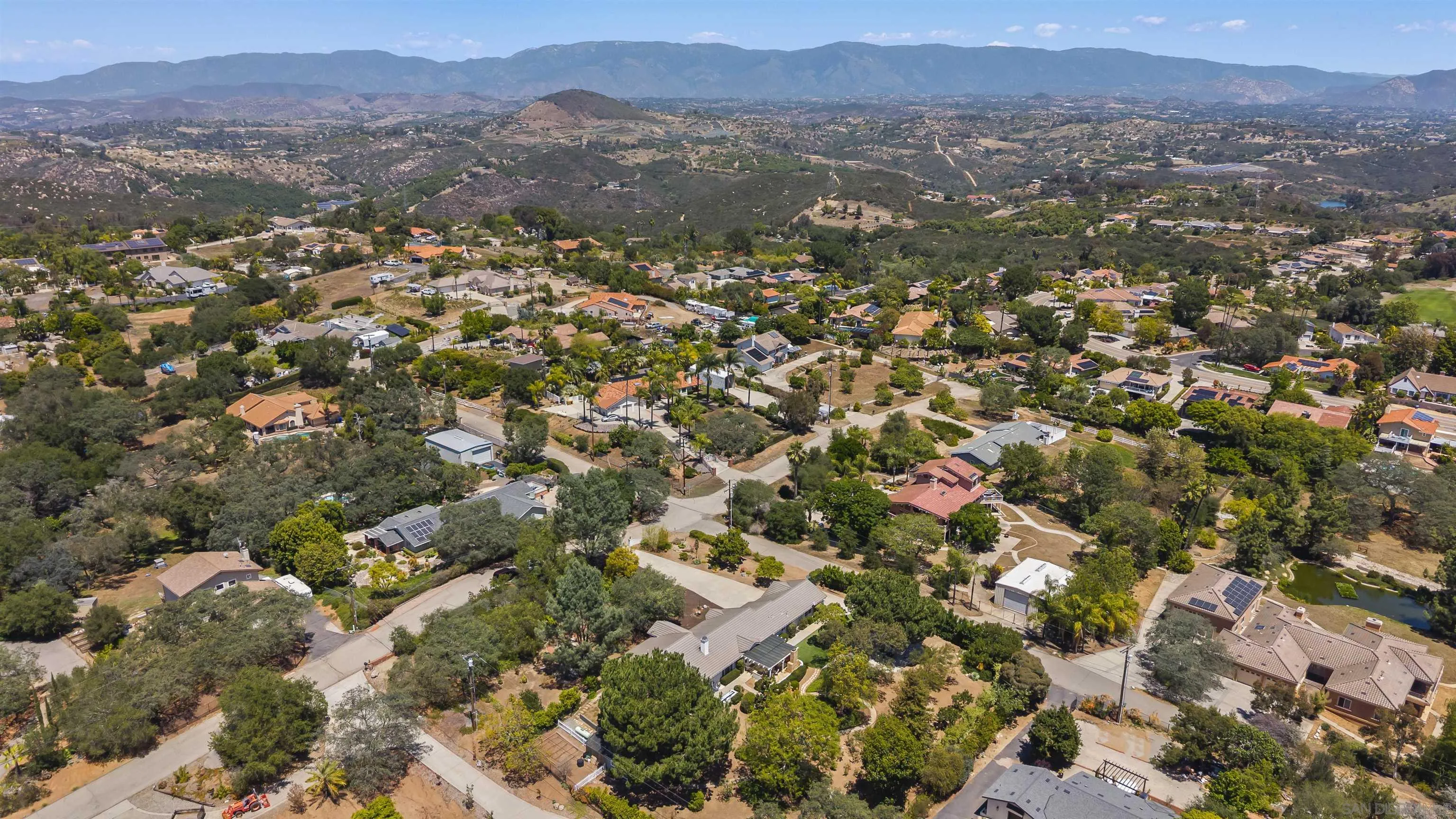 https://cdn.realtyfeed.com/cdn/127/260011020/078a93d1235c1b83faeb9712f8d695c5.webp