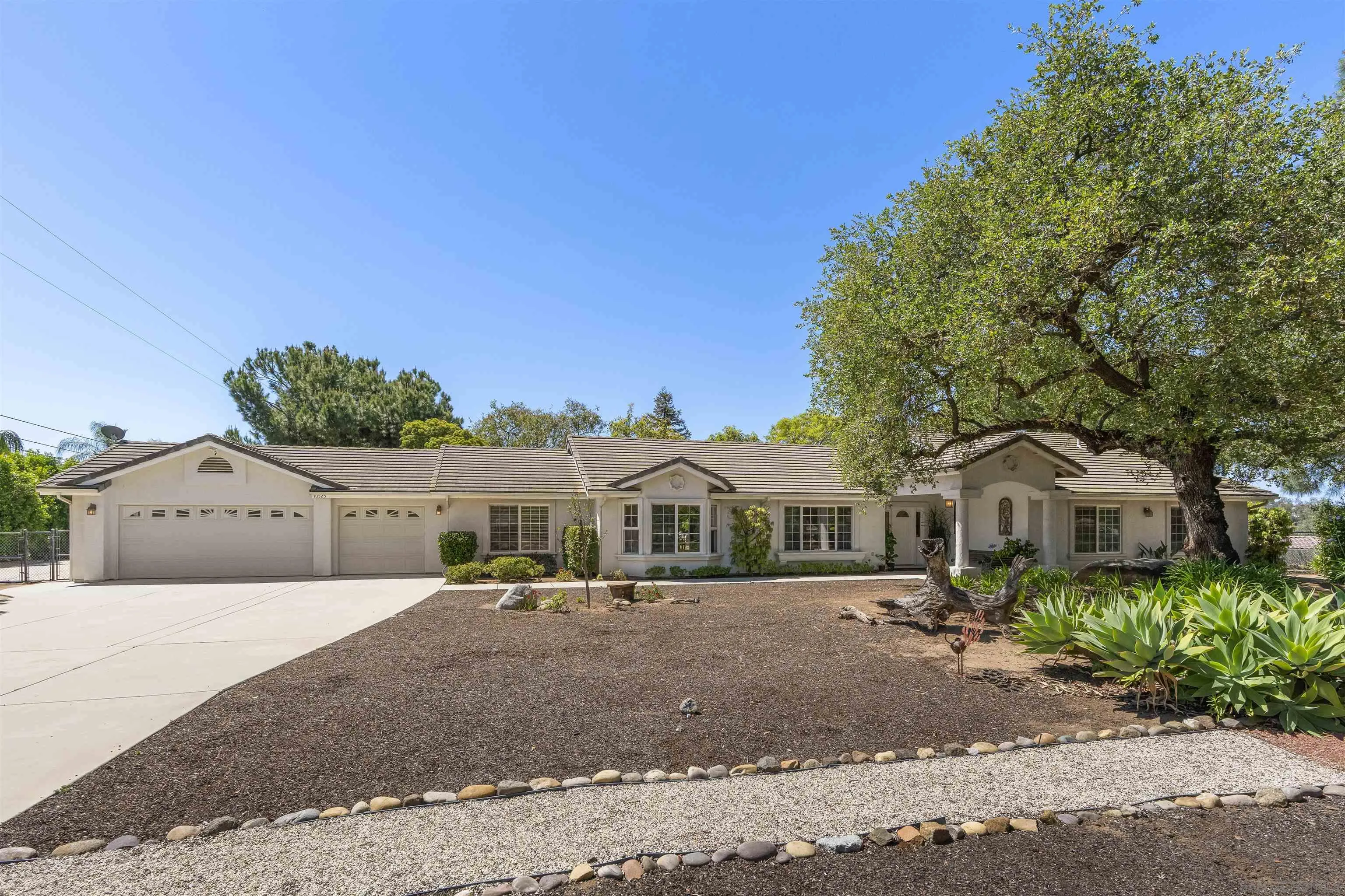 https://cdn.realtyfeed.com/cdn/127/260011020/46c97b997c78de76fb3428eb56ce833e.webp