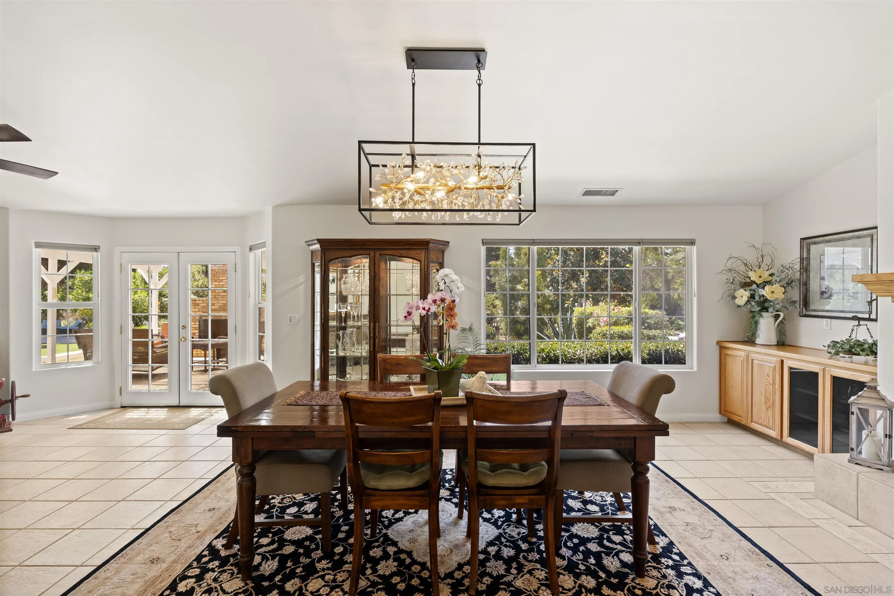 https://cdn.realtyfeed.com/cdn/127/260011020/83433ff31ce94004ed02b95129bfd60f.webp