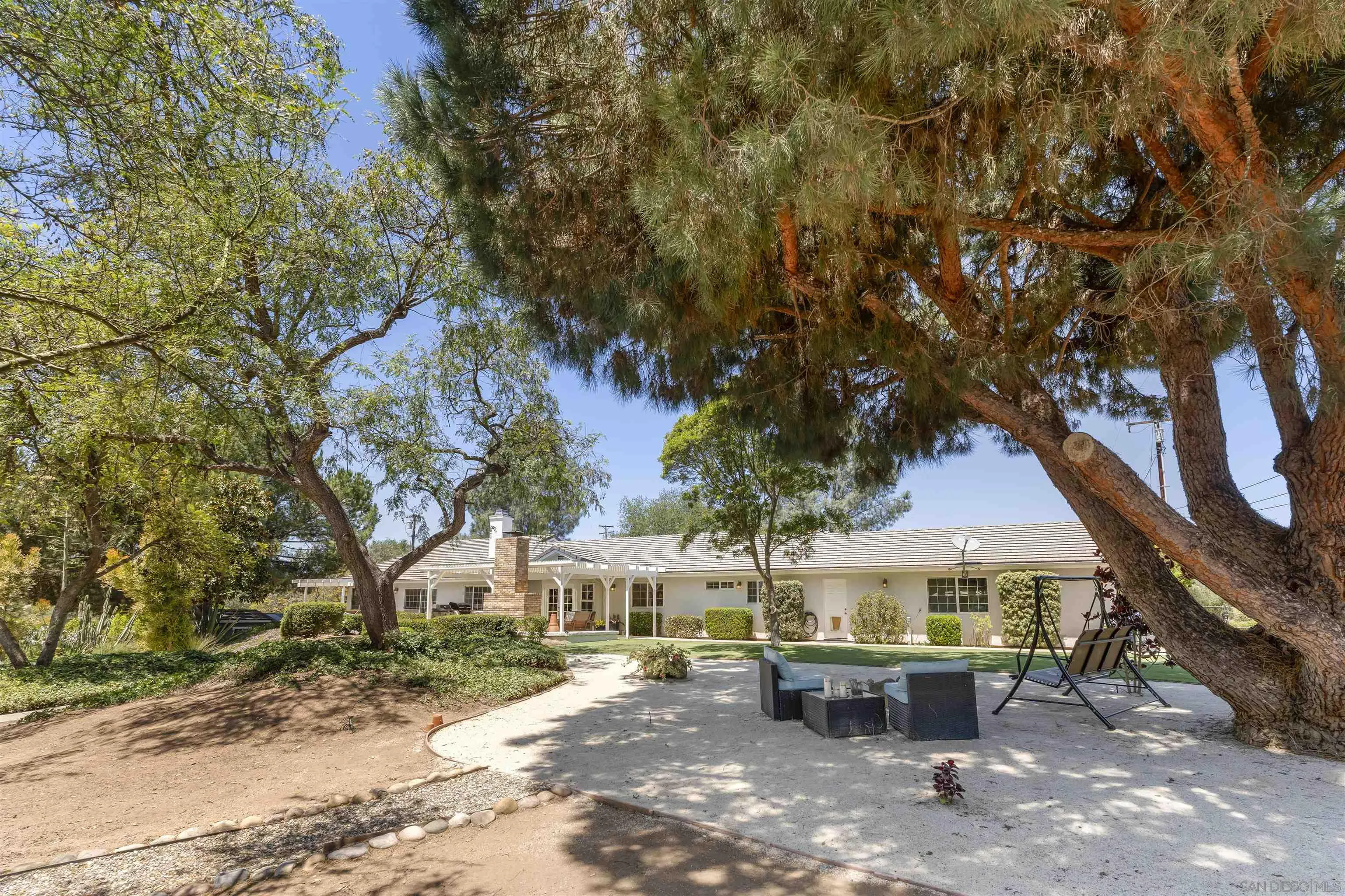 https://cdn.realtyfeed.com/cdn/127/260011020/9ec0f149e22b4e307c21aa7c2b9dd907.webp