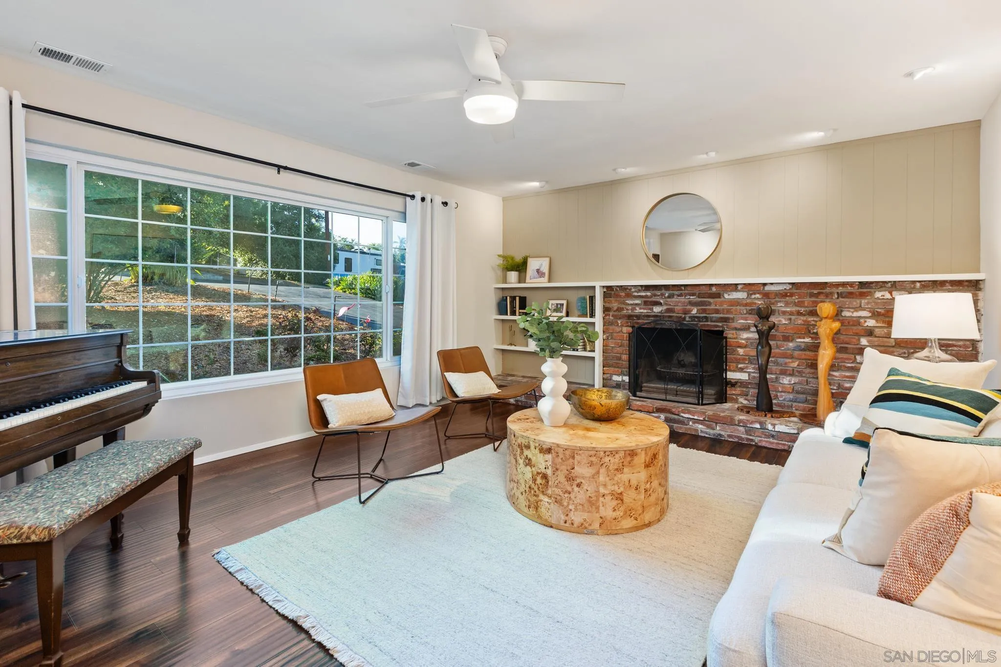 https://cdn.realtyfeed.com/cdn/127/260011021/060f6d0fd8c994f965efc81b4985988b.webp