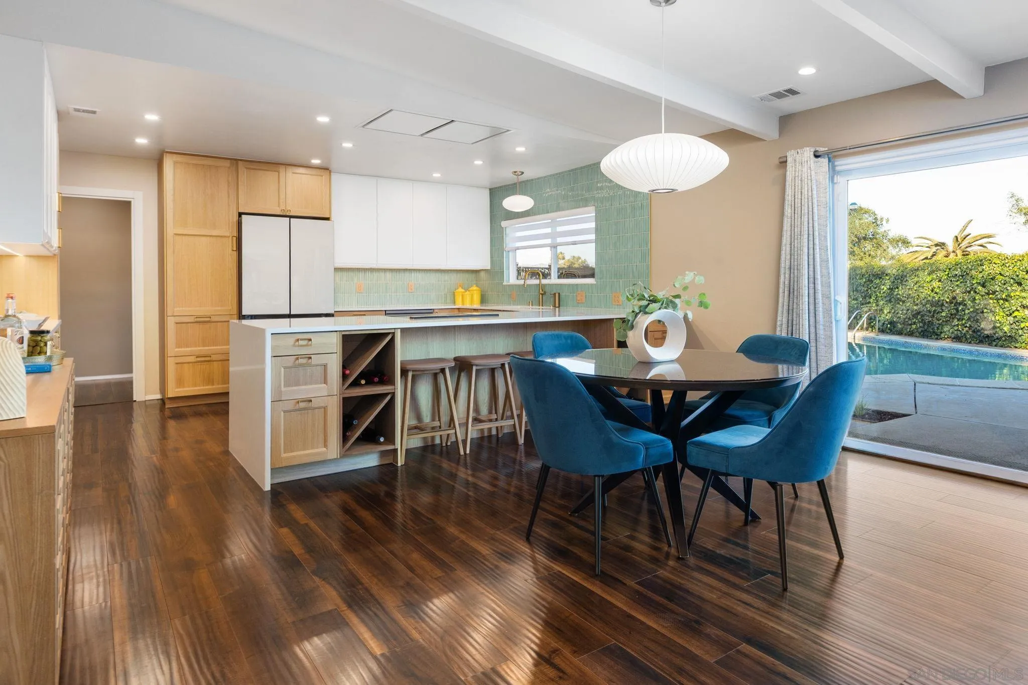 https://cdn.realtyfeed.com/cdn/127/260011021/13d1c0d52205462ae8f103fc718d0c72.webp