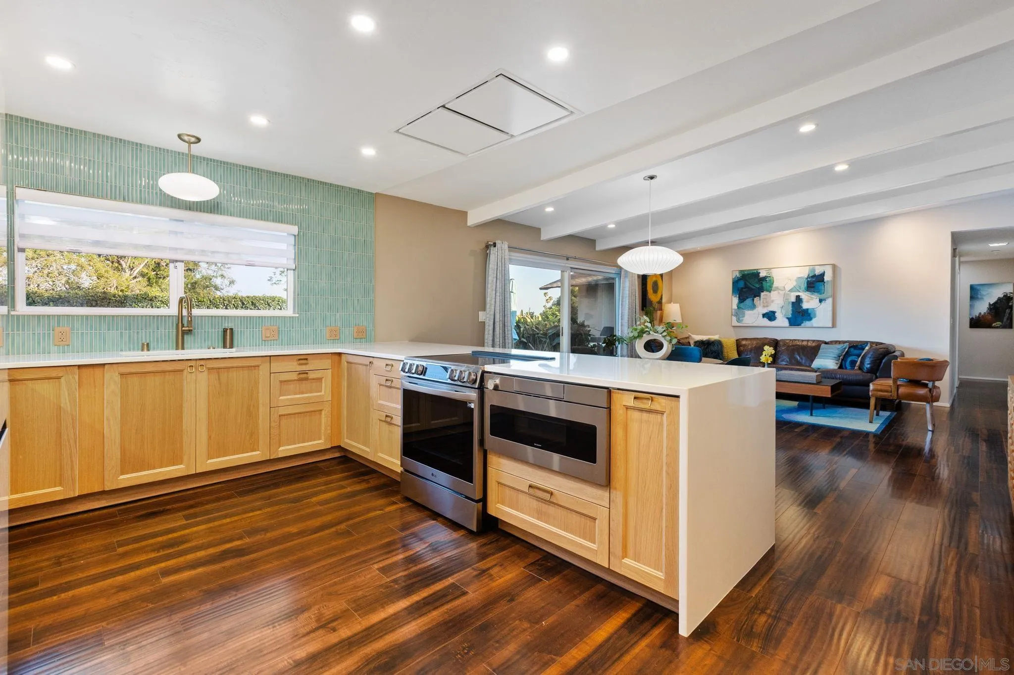 https://cdn.realtyfeed.com/cdn/127/260011021/619b1bba55d5d5359d359d34a58880ff.webp