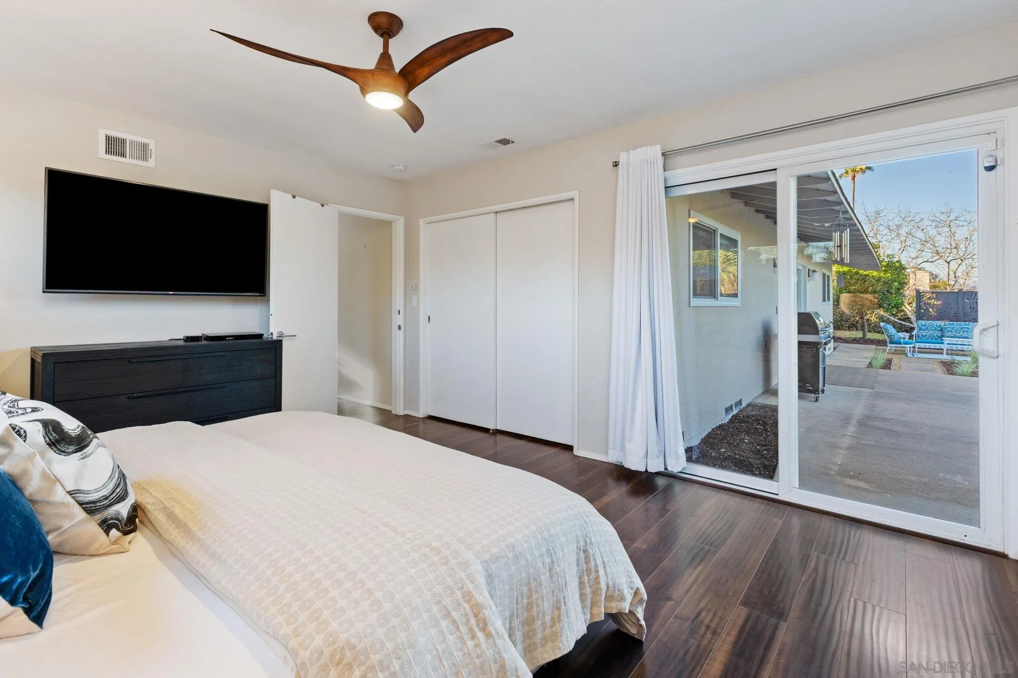 https://cdn.realtyfeed.com/cdn/127/260011021/8b40fa6933f350e0de4b0556c3db4f9d.webp