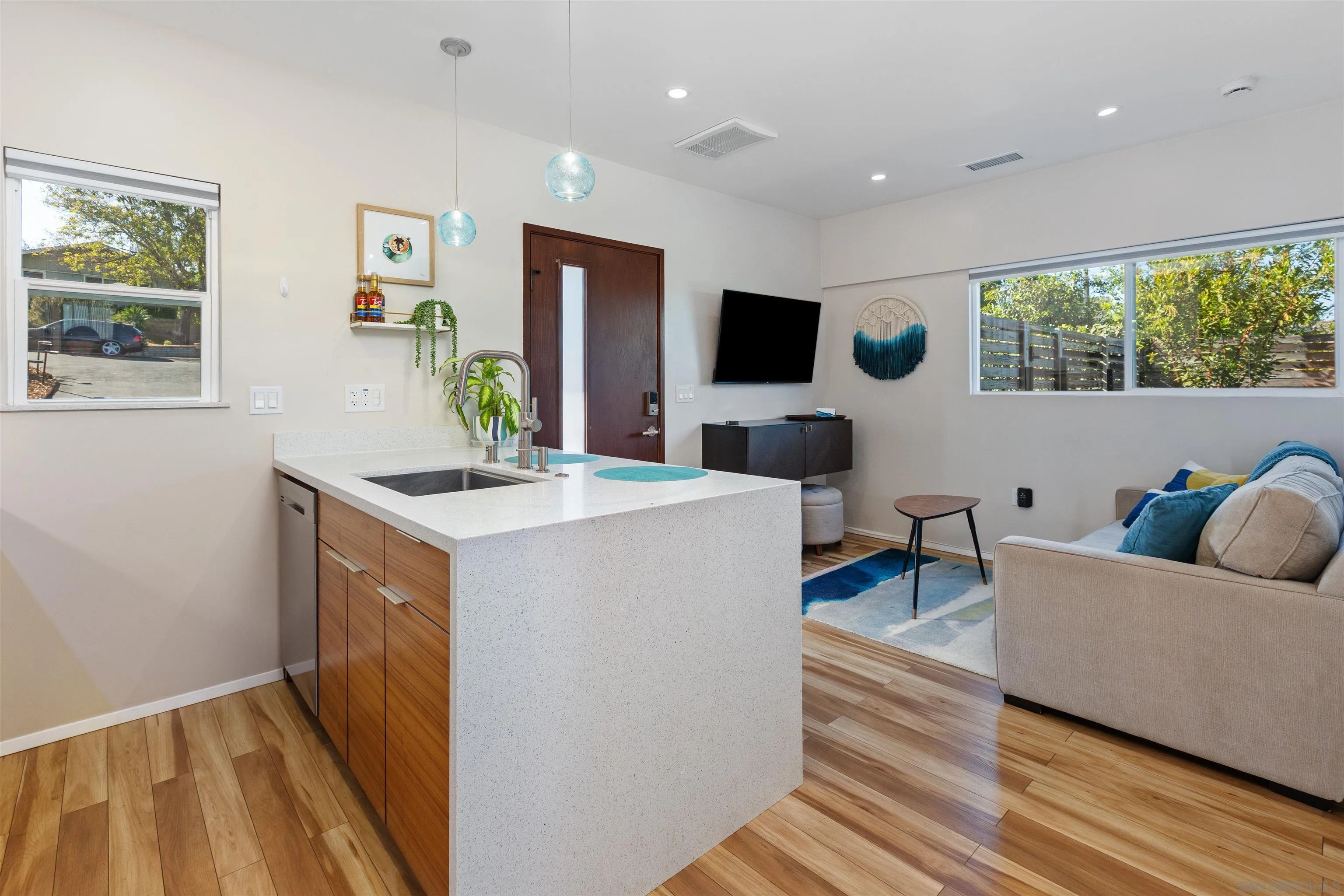 https://cdn.realtyfeed.com/cdn/127/260011021/99c7e6222fed0b578b6a69880fe5bcf9.webp